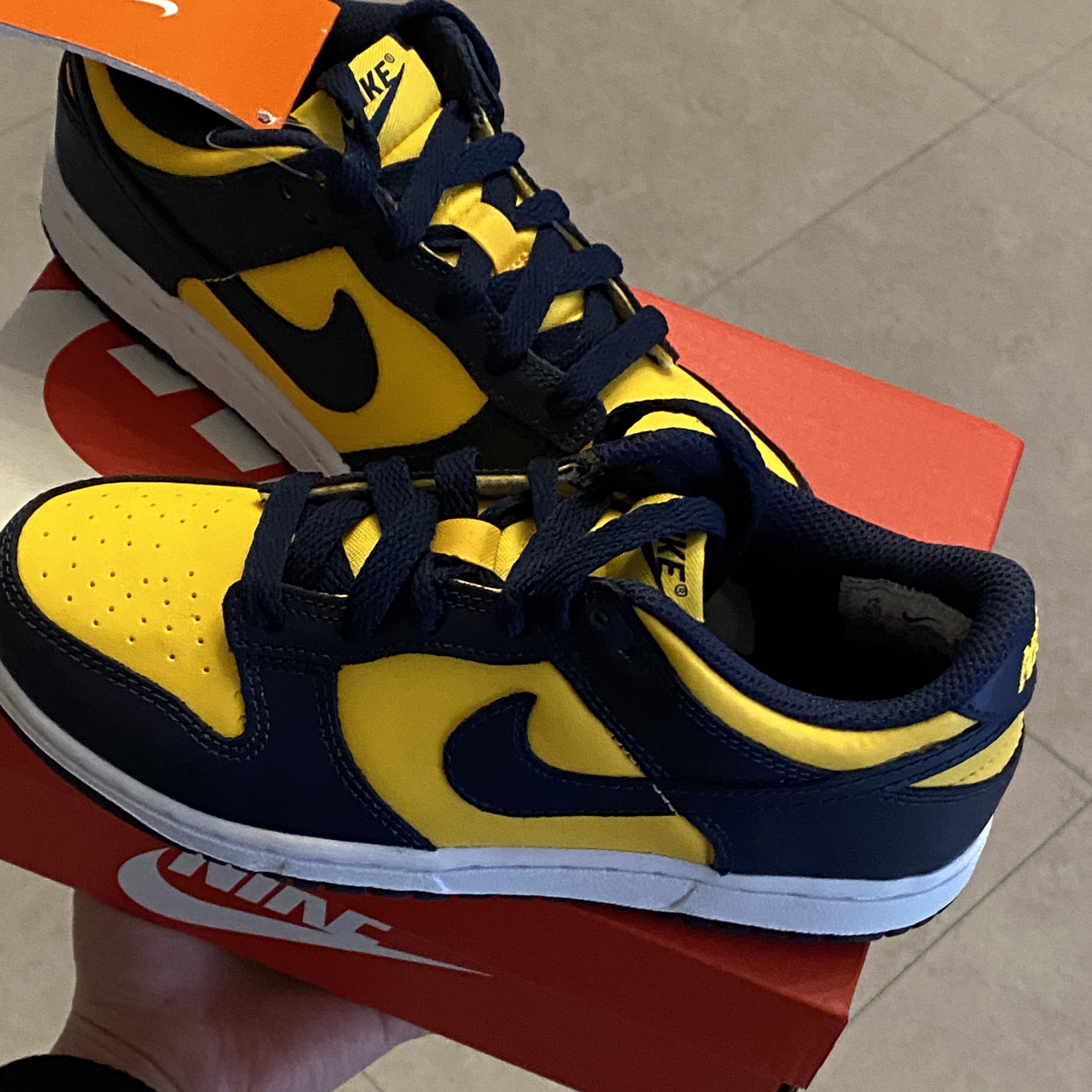 Nike Dunk Low Retro Varsity Maize 착용 스타일