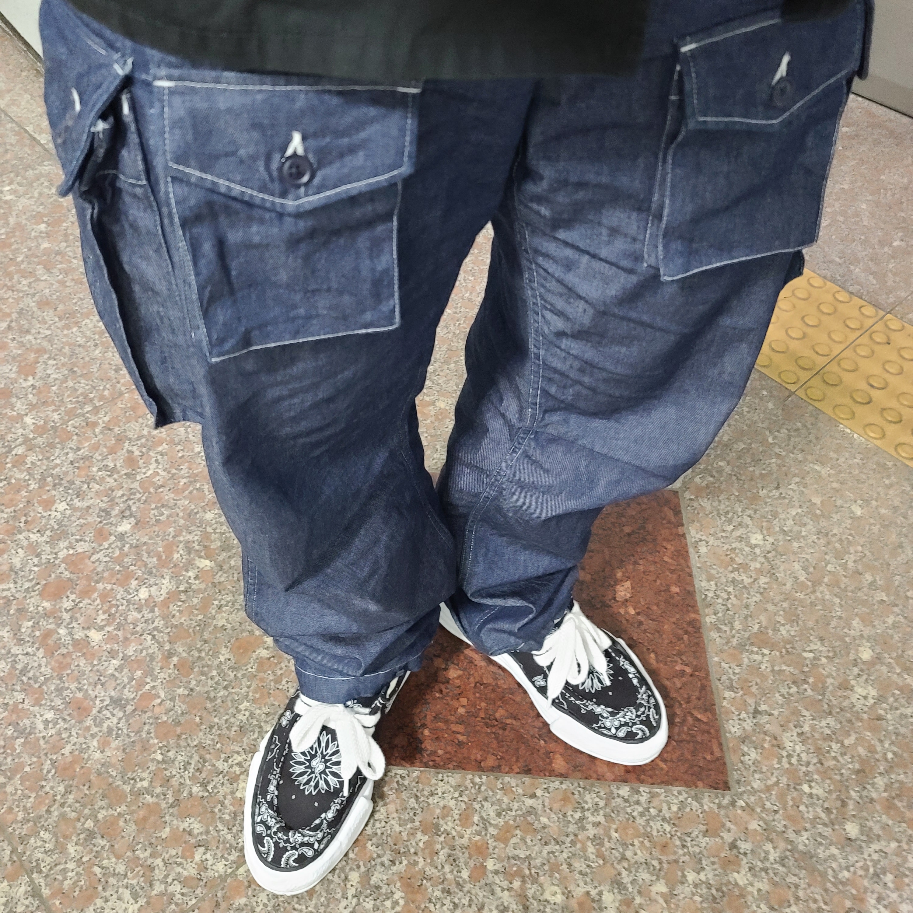 Maison Mihara Yasuhiro OG Sole Bandana Moccasin Sneakers Black 착용 스타일