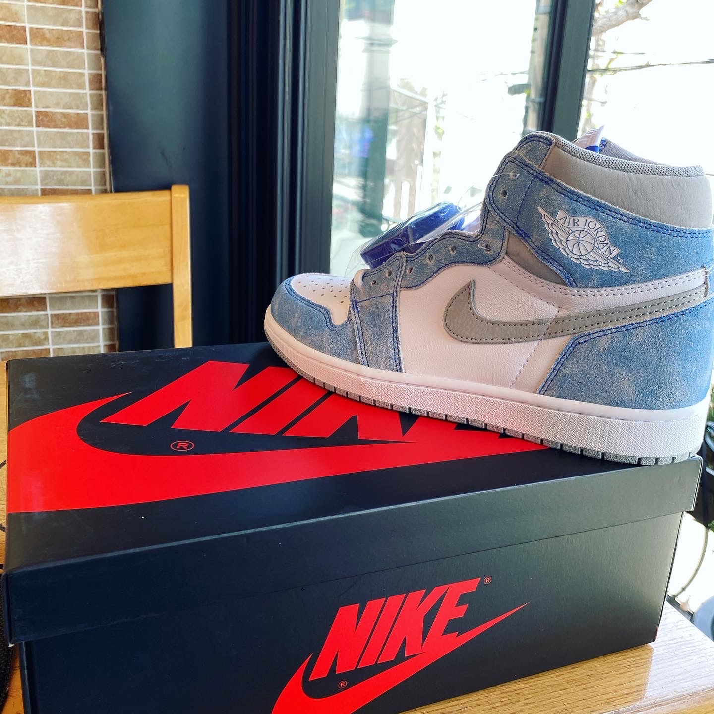 Jordan 1 Retro High OG Hyper Royal 착용 스타일 - 2