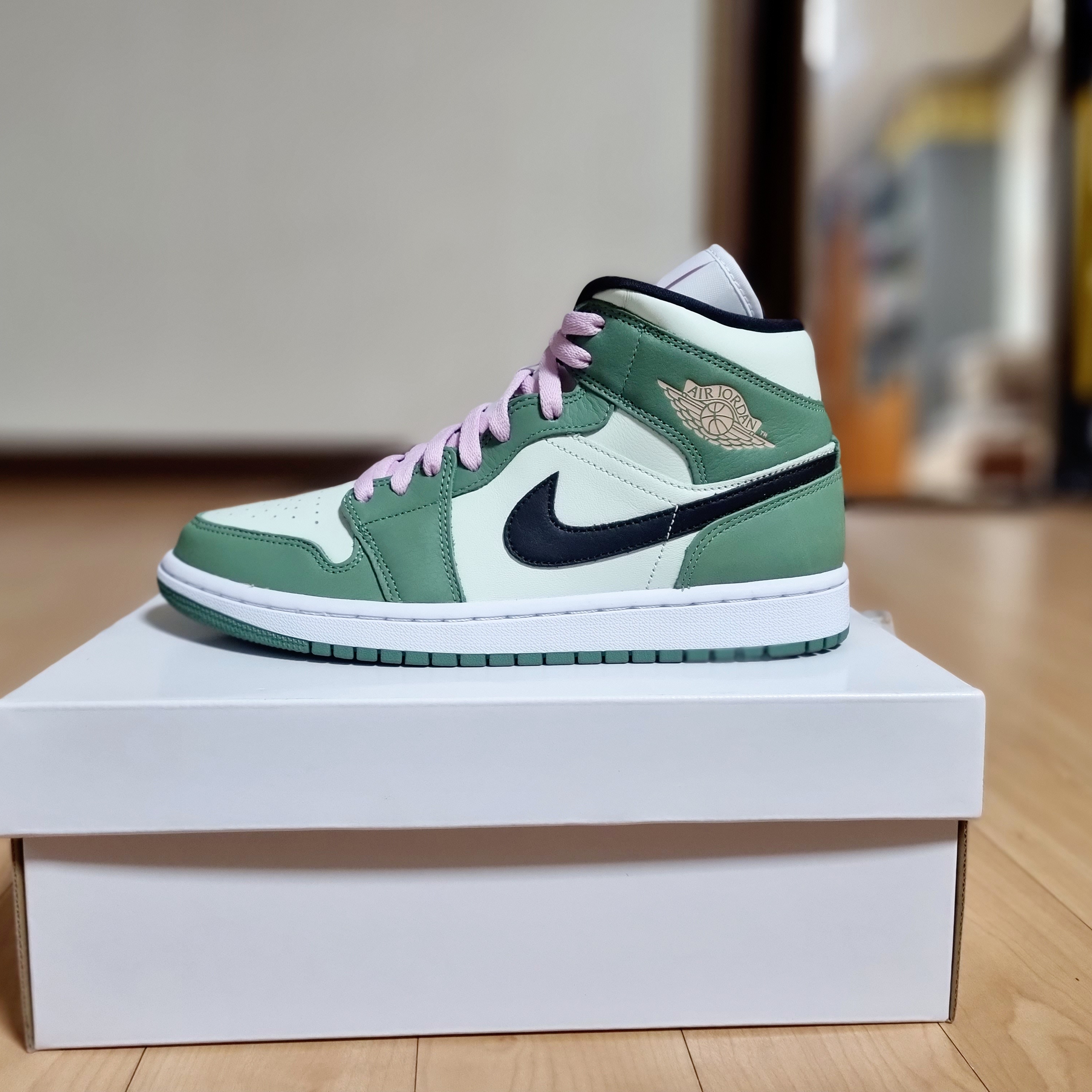 (W) Jordan 1 Mid SE Dutch Green 착용 스타일 - 2