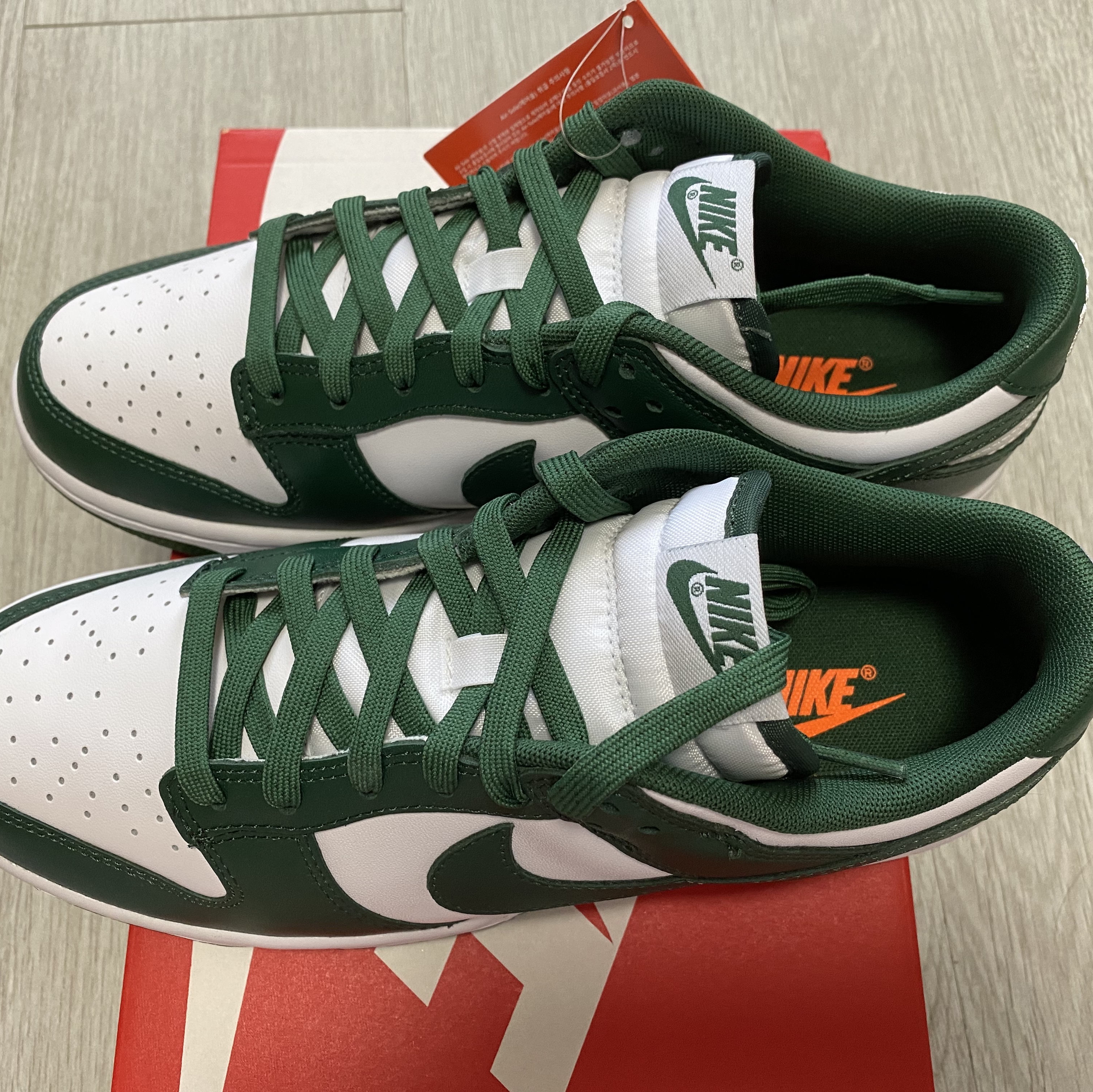 Nike Dunk Low Retro Varsity Green 착용 스타일 - 3
