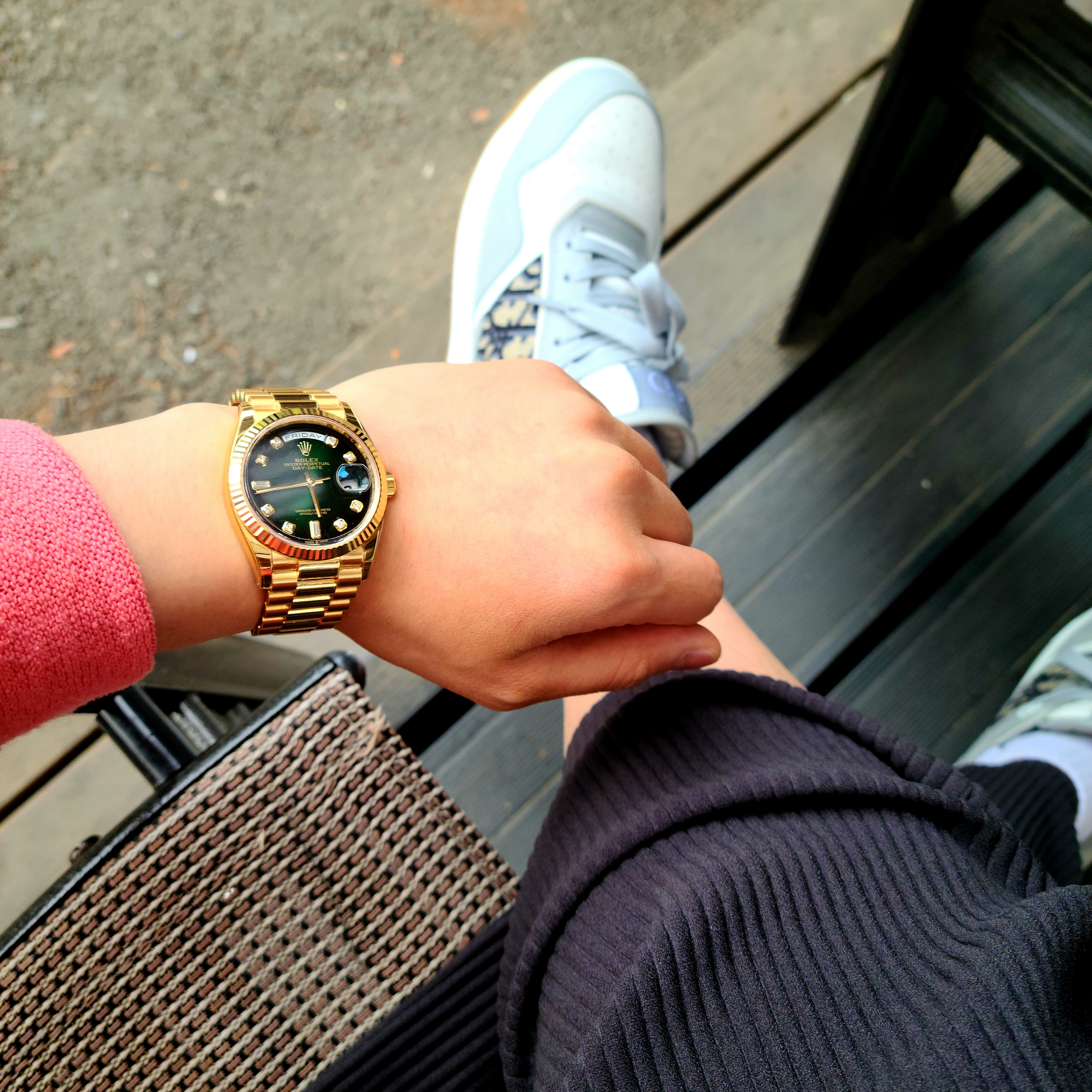 Dior B27 Low-Top Sneakers Gray 착용 스타일