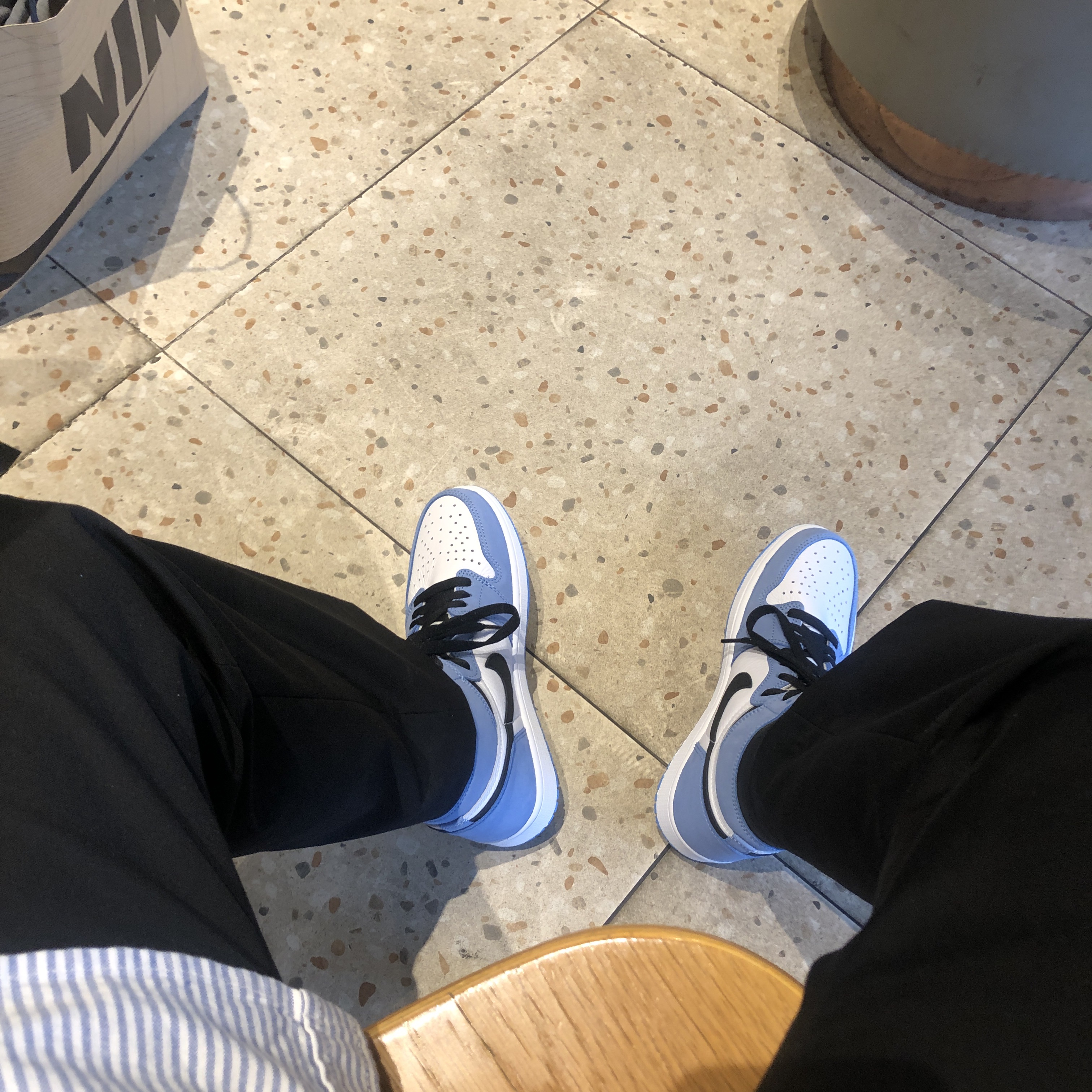 Jordan 1 Retro High OG University Blue 착용 스타일 - 2