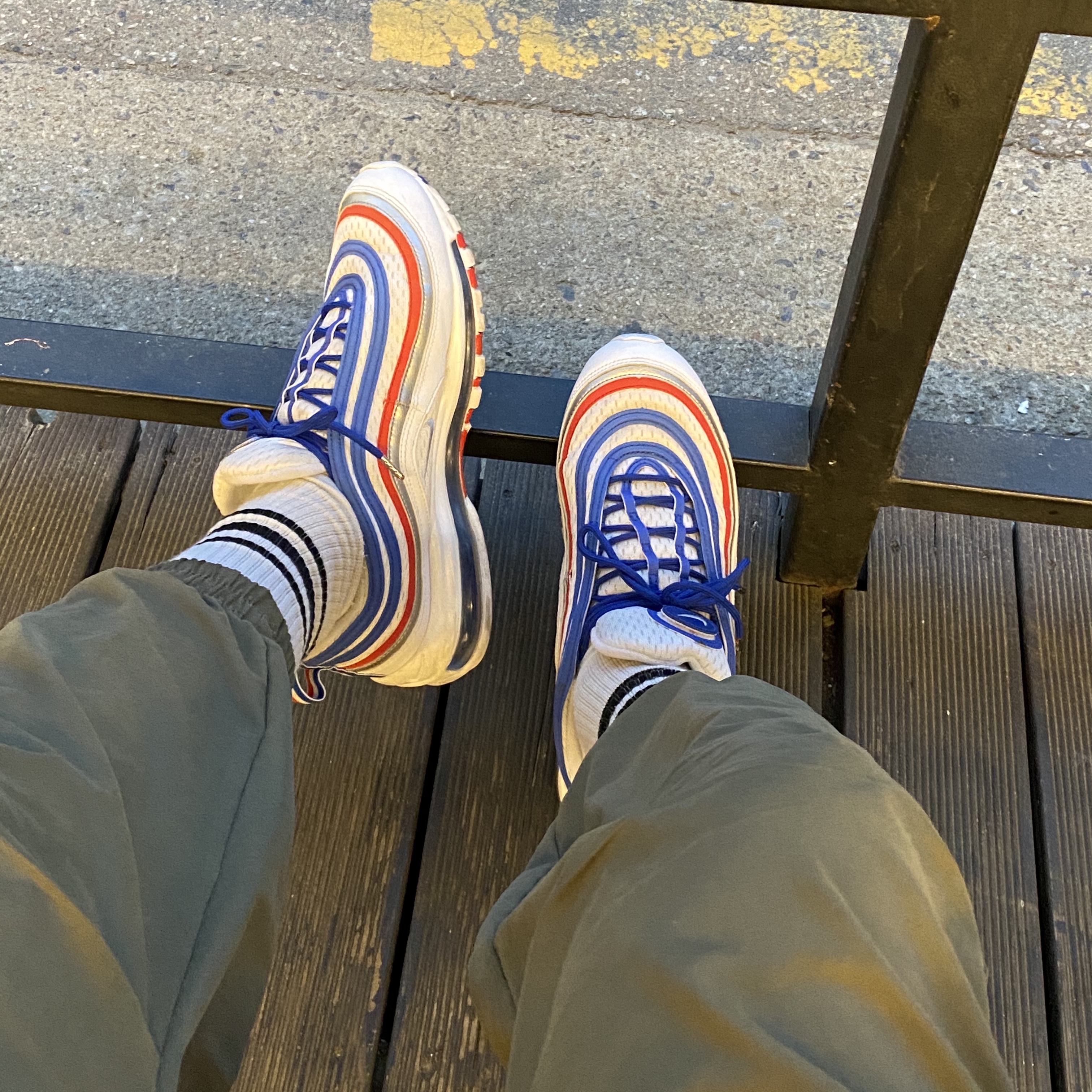 Nike Air Max 97 Game Royal Metallic Silver University Red 착용 스타일