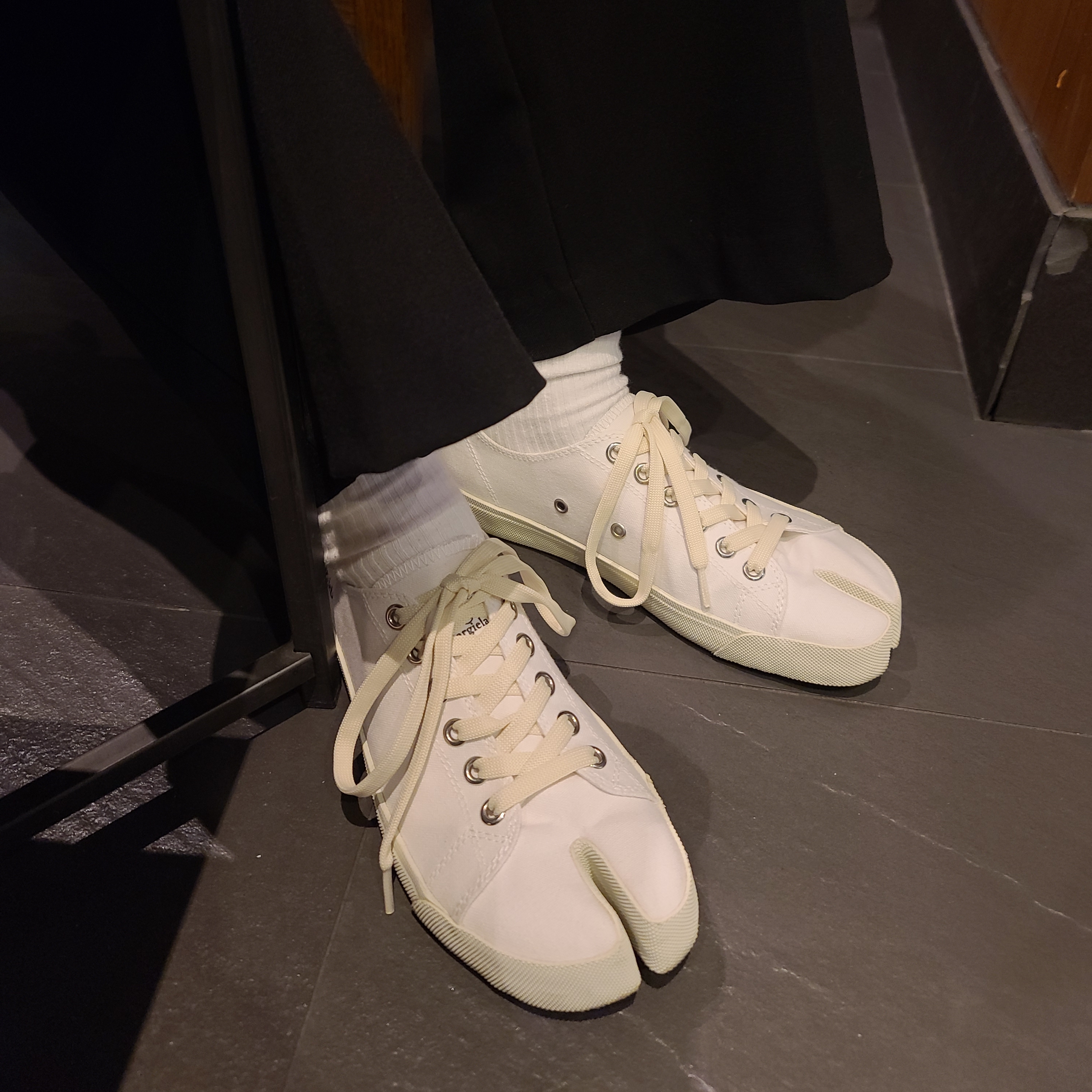 Maison Margiela Tabi Low White 착용 스타일