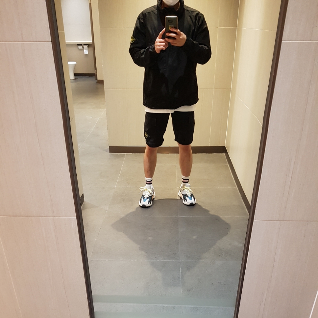 Adidas Yeezy Boost 700 Wave Runner Solid Grey 2017/2019 착용 스타일 - 3