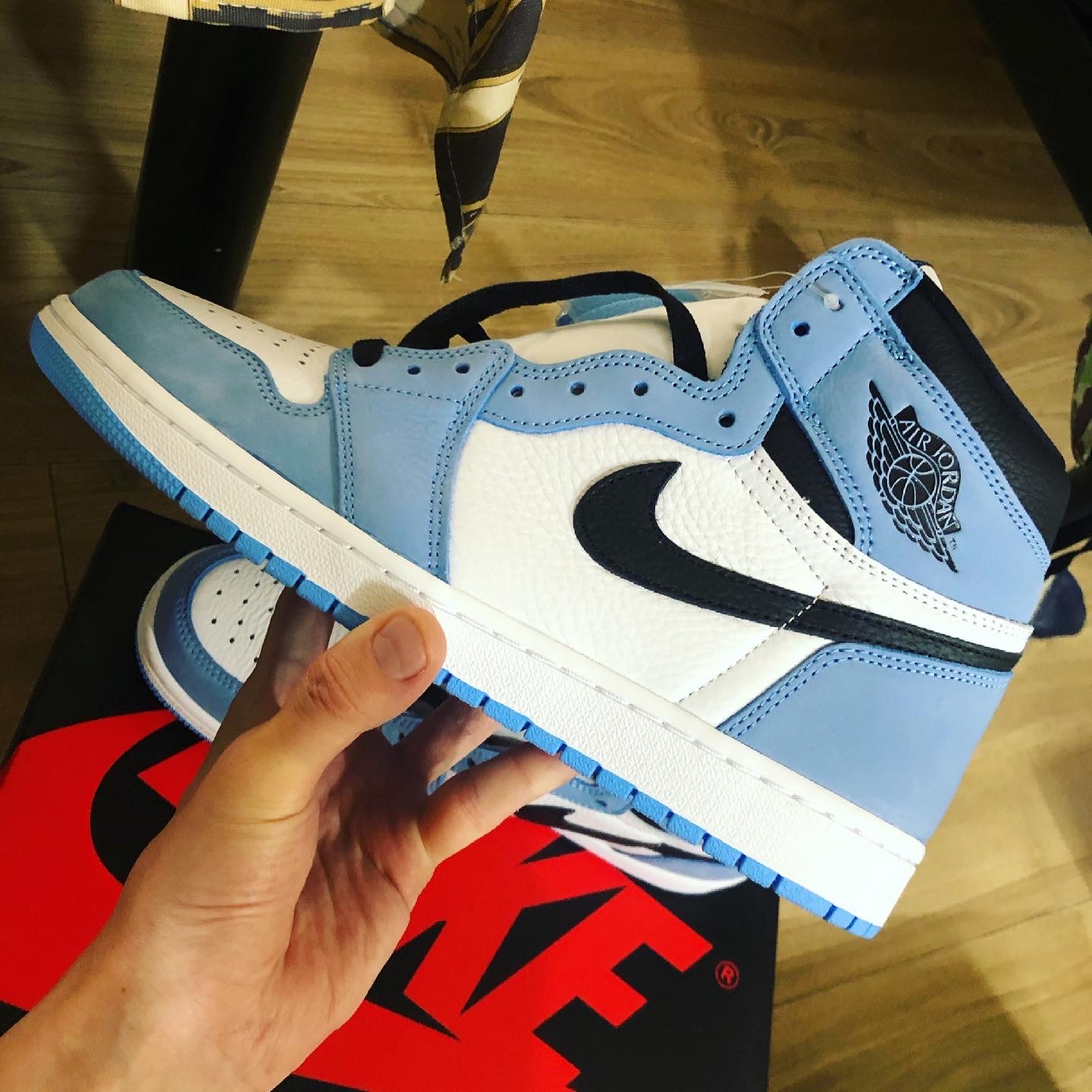 Jordan 1 Retro High OG University Blue 착용 스타일 - 2