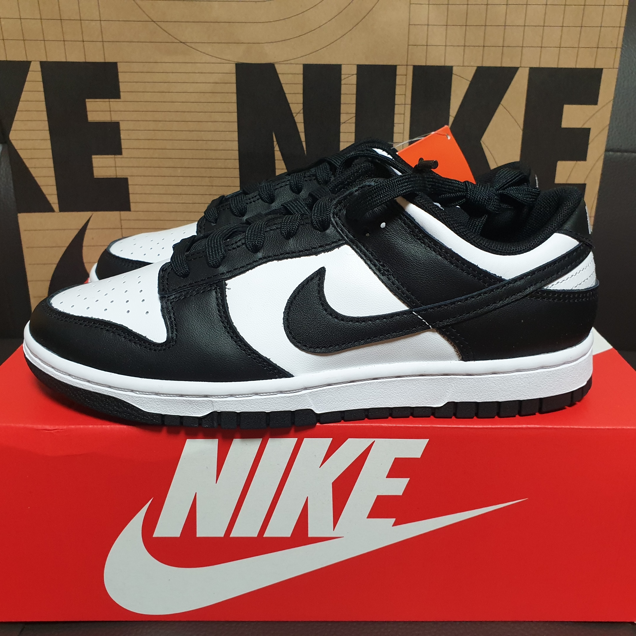 Nike Dunk Low Retro Black, Nike Dunk Low Retro Varsity Green 착용 스타일 - 3