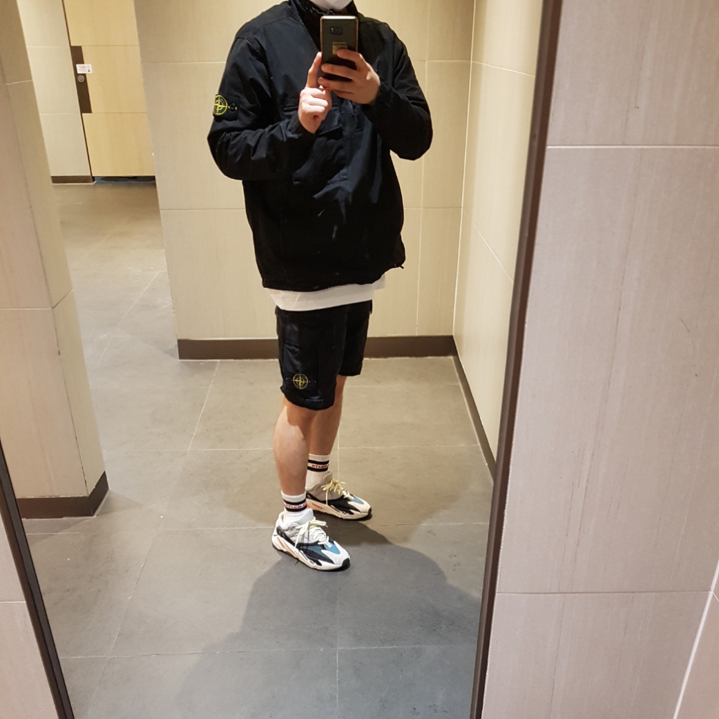 Adidas Yeezy Boost 700 Wave Runner Solid Grey 2017/2019 착용 스타일 - 2
