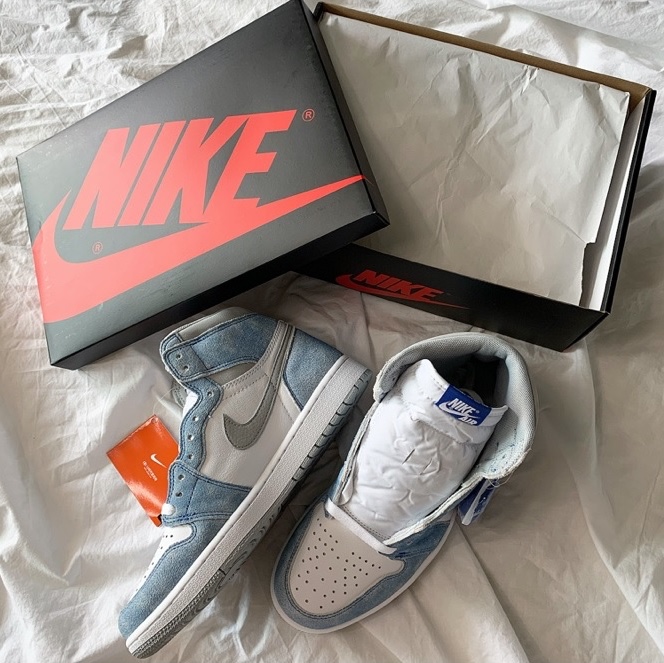 Jordan 1 Retro High OG Hyper Royal 착용 스타일 - 2