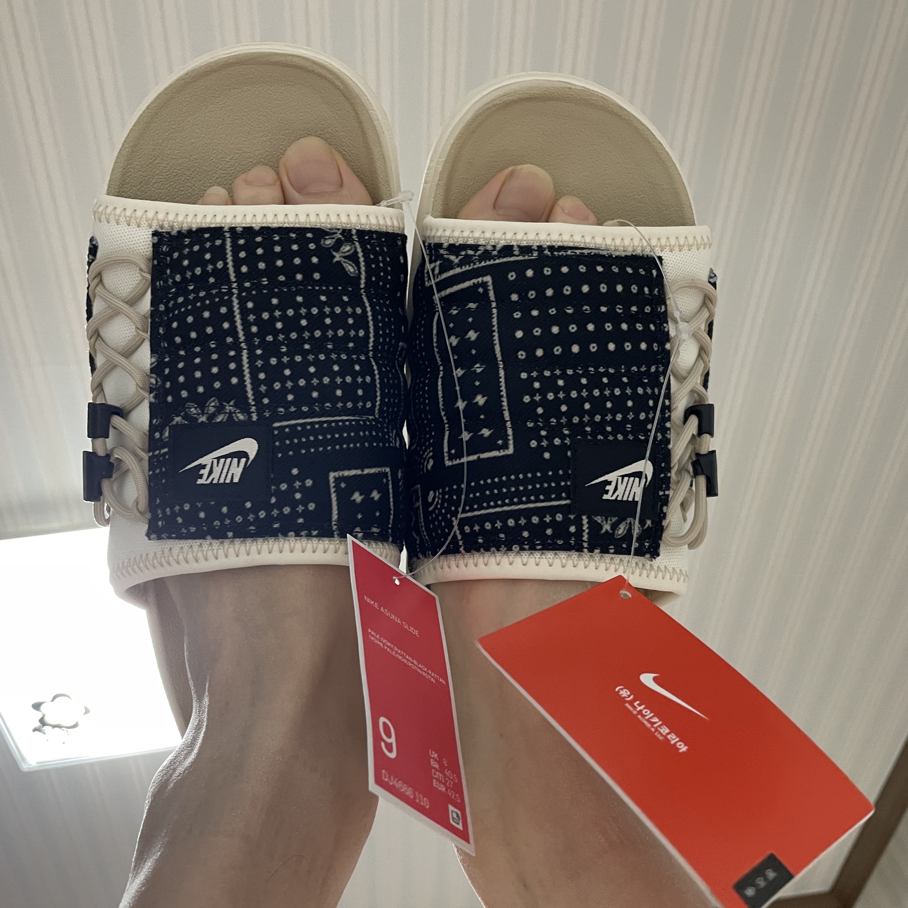 Nike Asuna Slide Pale Ivory Rattan 착용 스타일 - 2