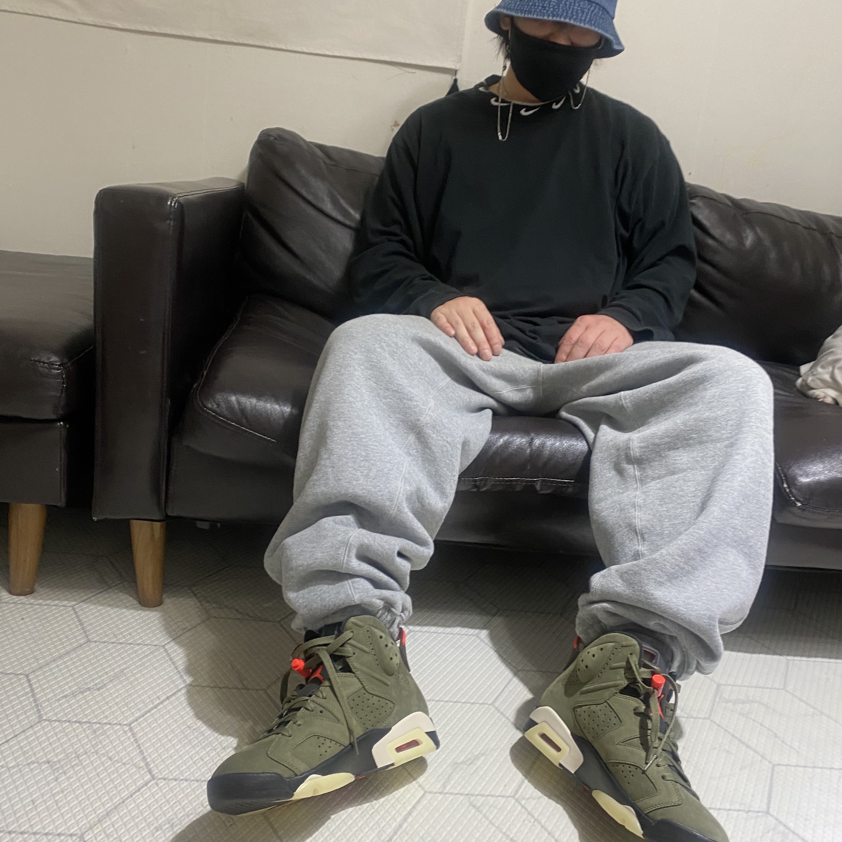 Jordan 6 x Travis Scott Retro Olive, Nike x Stussy NRG BR Fleece Pants Grey 착용 스타일