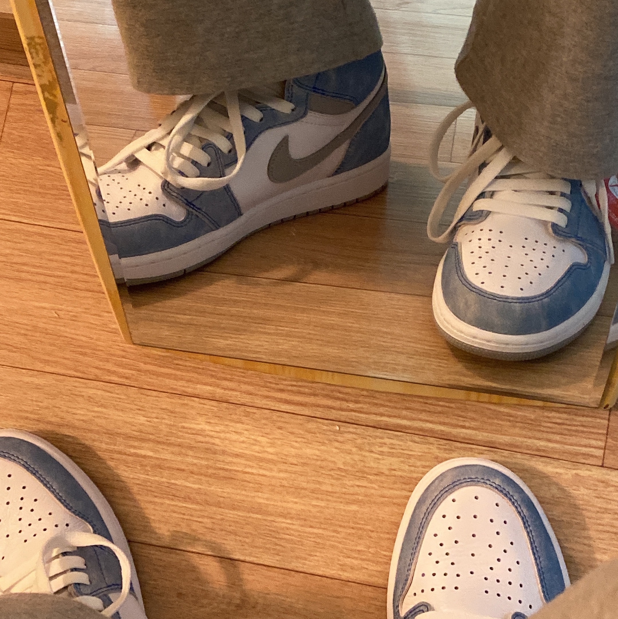 Jordan 1 Retro High OG Hyper Royal 착용 스타일 - 2