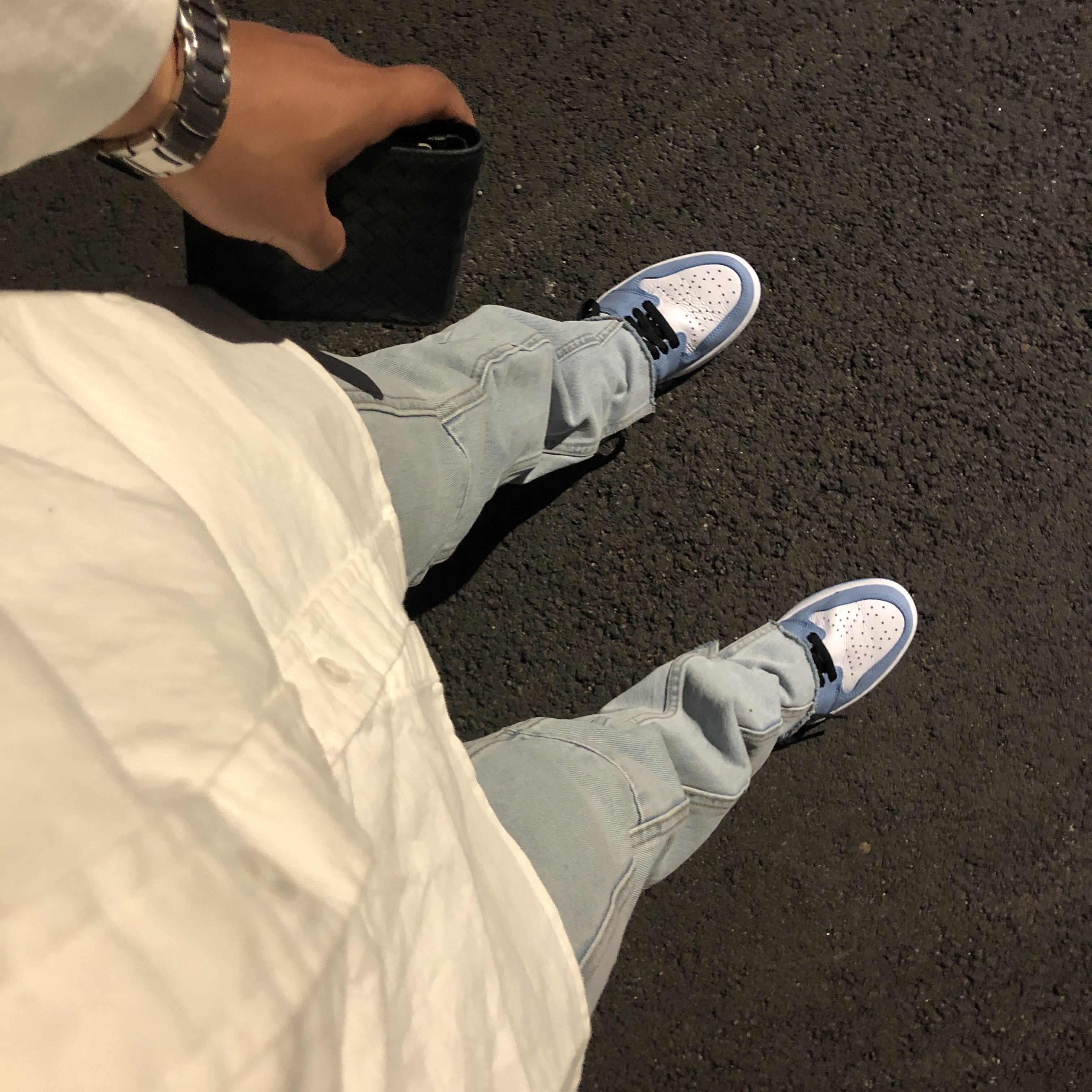 Jordan 1 Retro High OG University Blue 착용 스타일 - 4