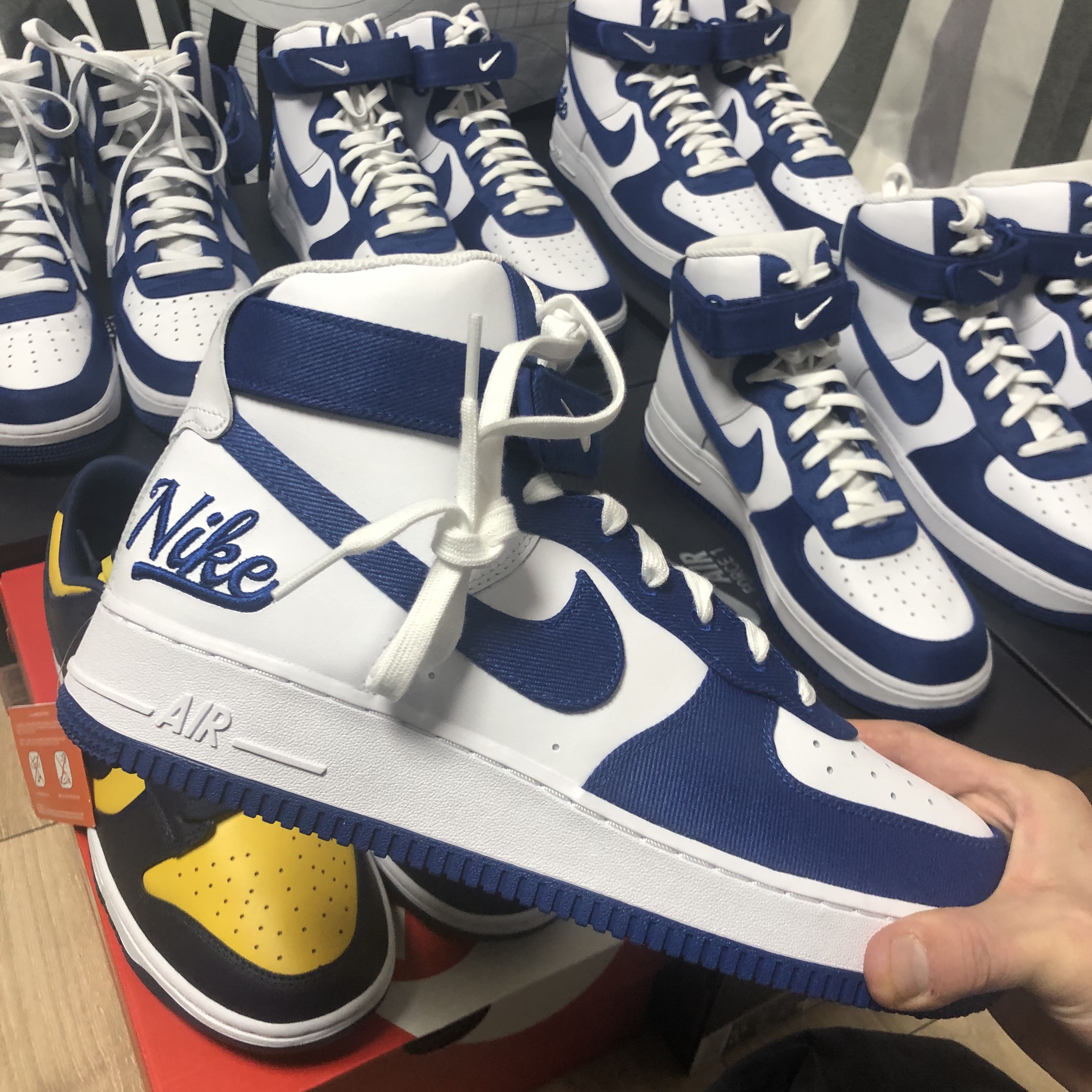 Nike Air Force 1 High '07 LV8 EMB Dodgers 착용 스타일 - 1