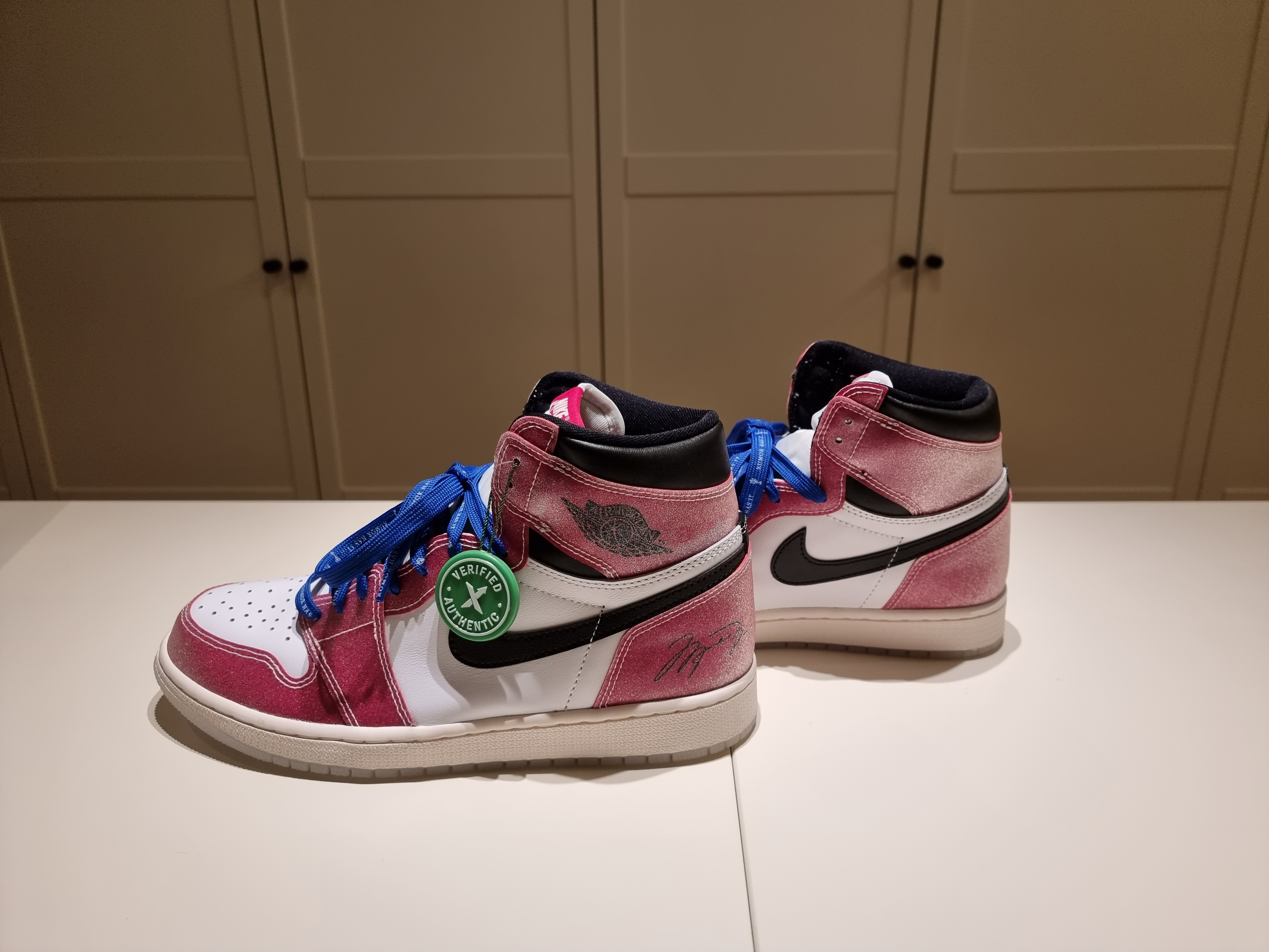 Jordan 1 x Trophy Room Retro High OG SP Chicago (Friends & Family) 착용 스타일 - 1