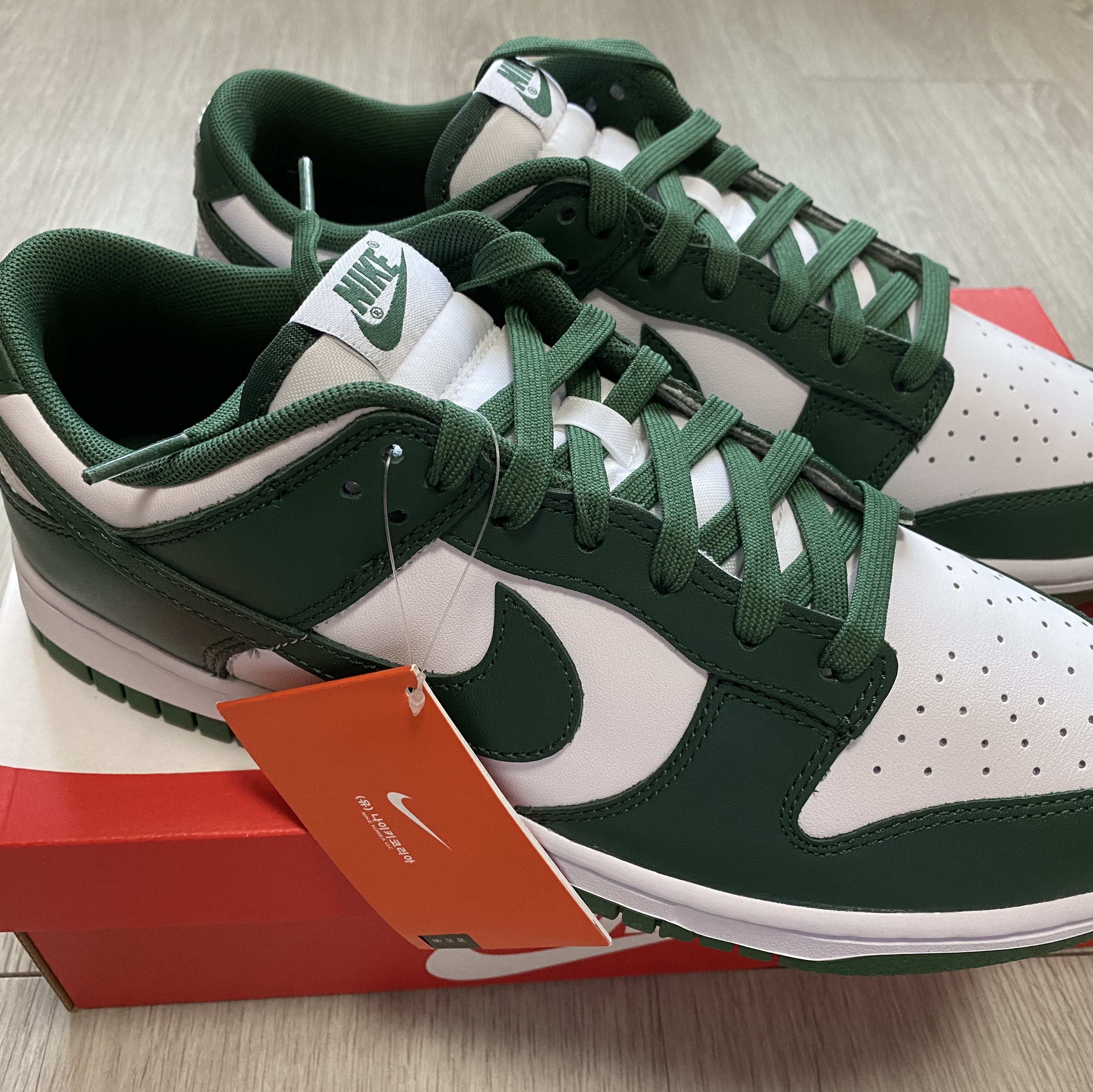 Nike Dunk Low Retro Varsity Green 착용 스타일 - 1