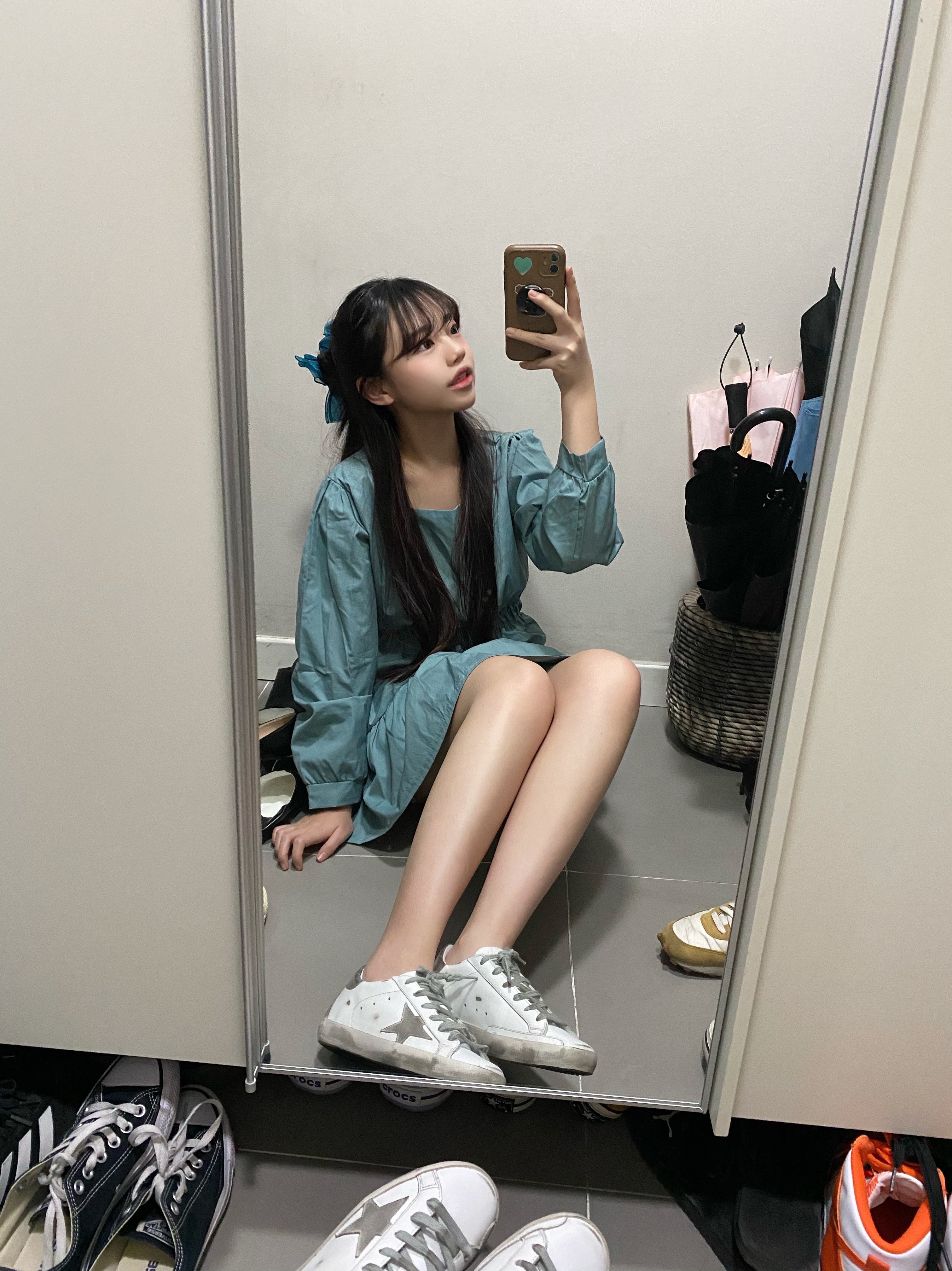 (W) Golden Goose Superstar White Silver Heel Tab Sneakers 착용 스타일