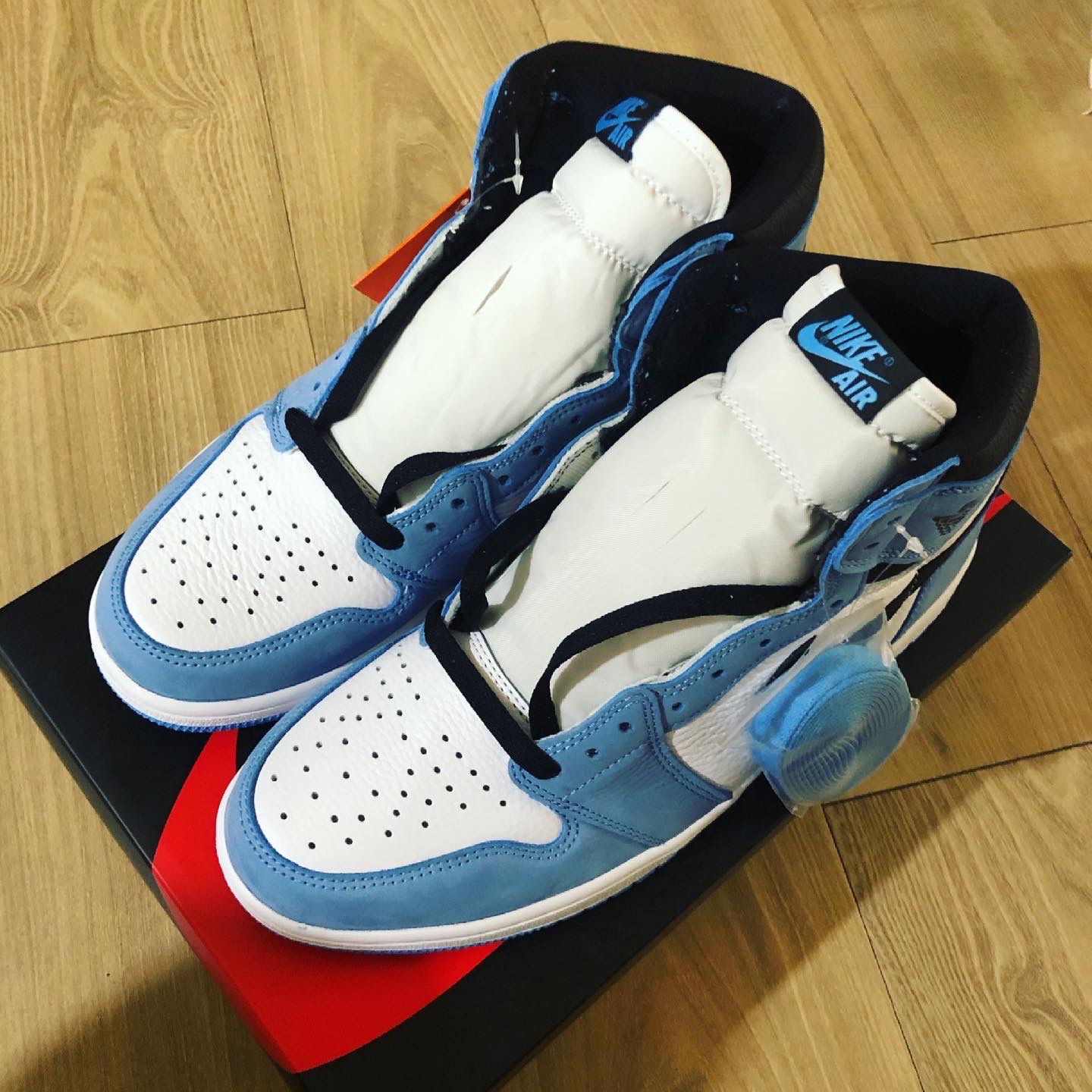 Jordan 1 Retro High OG University Blue 착용 스타일 - 1