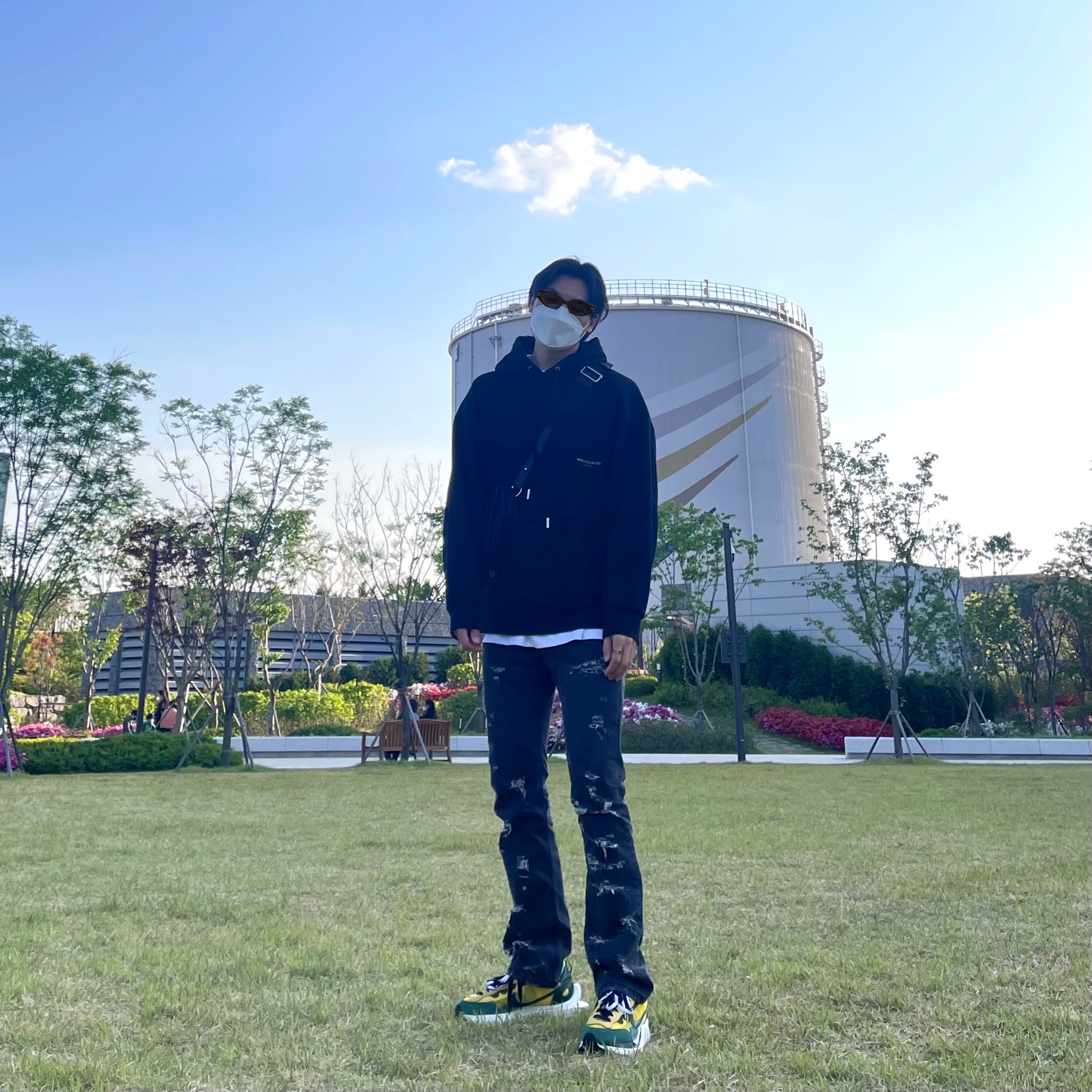 Nike x Sacai VaporWaffle Tour Yellow & Gorge Green Sail 착용 스타일