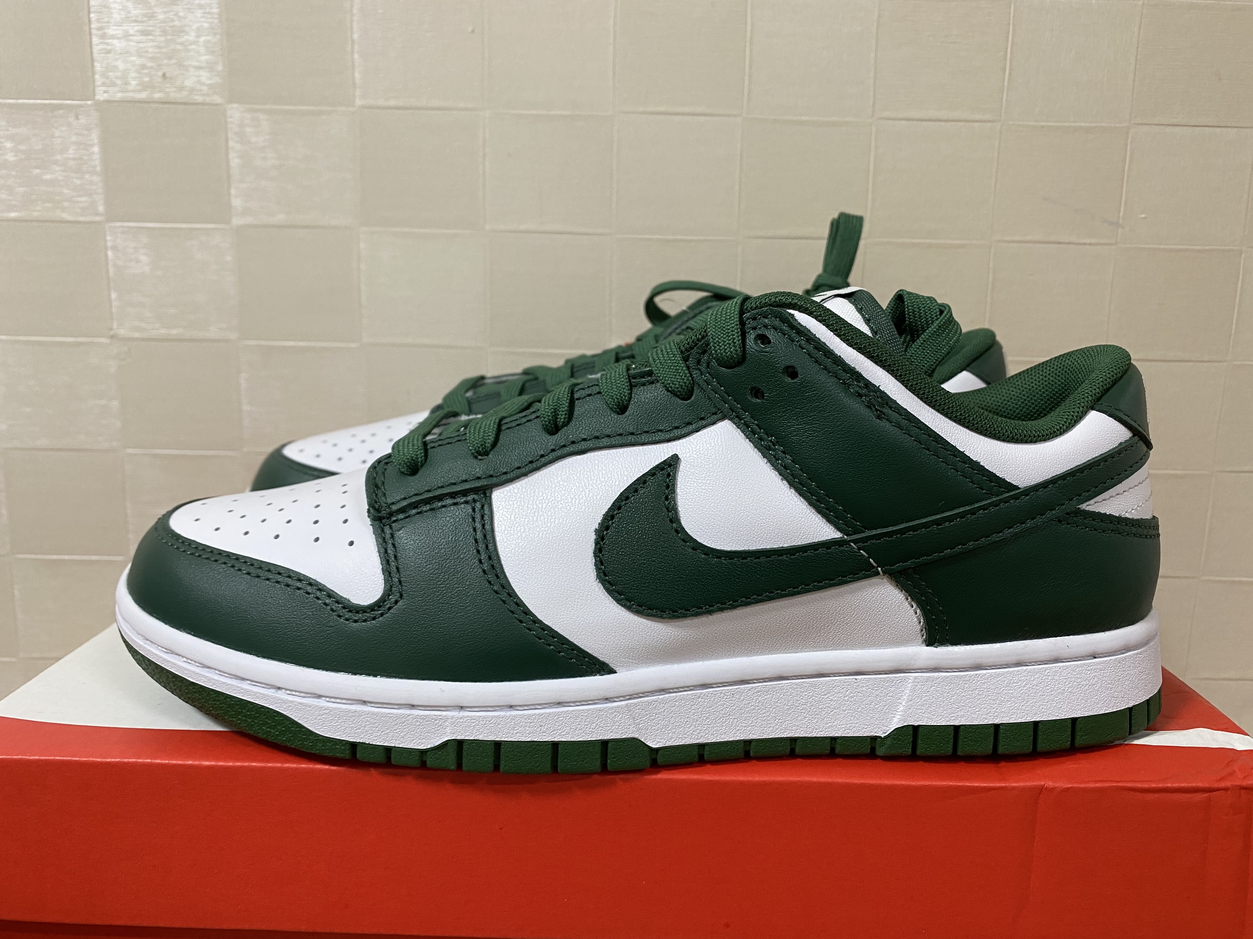 Nike Dunk Low Retro Varsity Green 착용 스타일