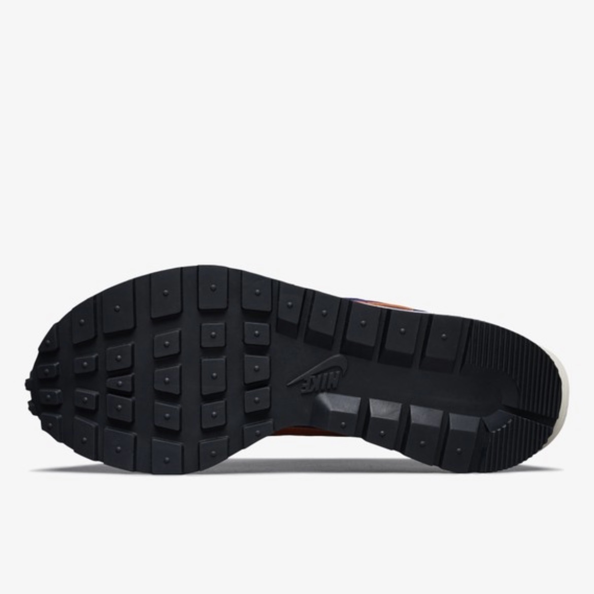 Nike x Sacai VaporWaffle Dark Iris 착용 스타일 - 4