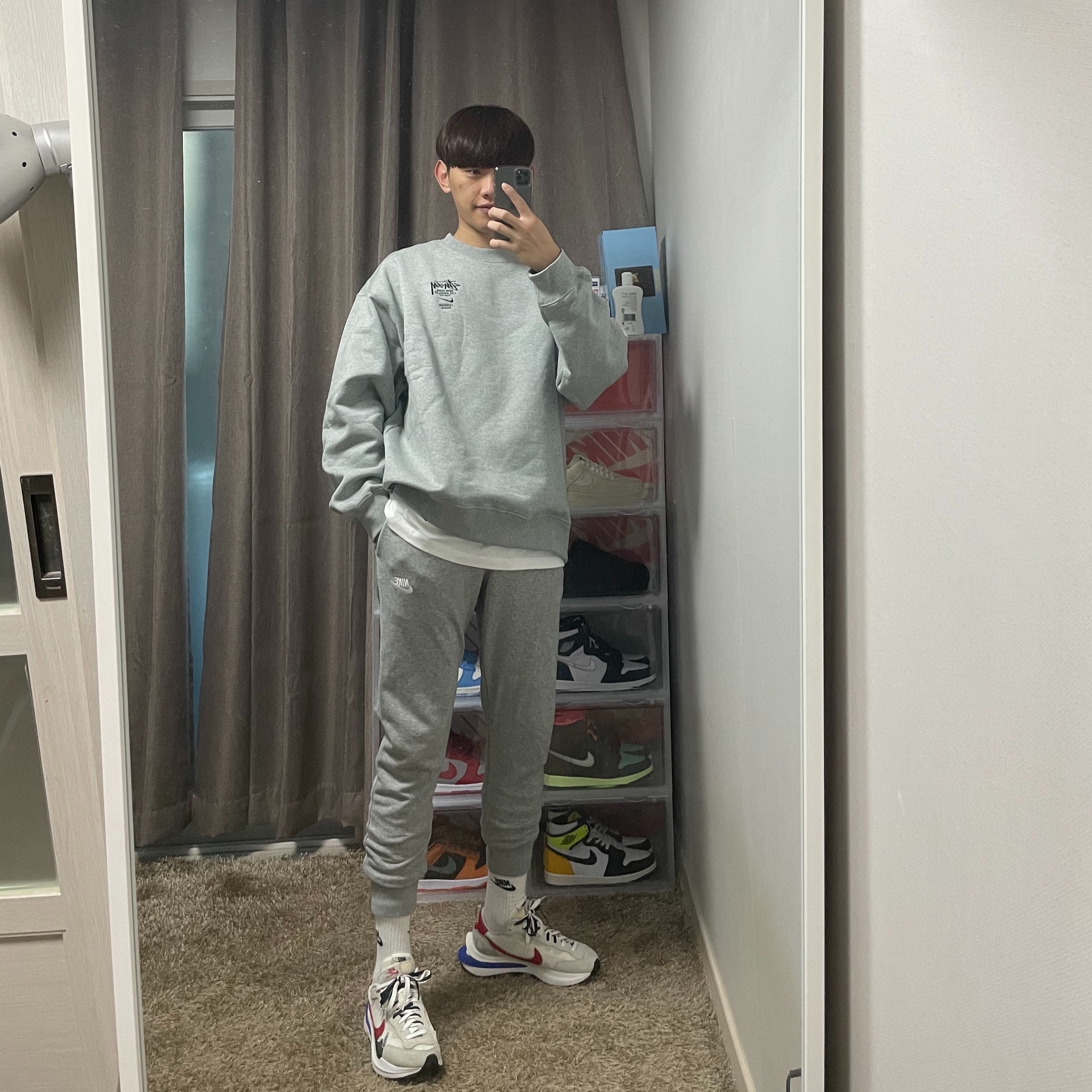 Nike x Sacai VaporWaffle Royal Fuchsia, Nike x Stussy NRG ZR Fleece Crewneck Heather Grey - US/EU 착용 스타일