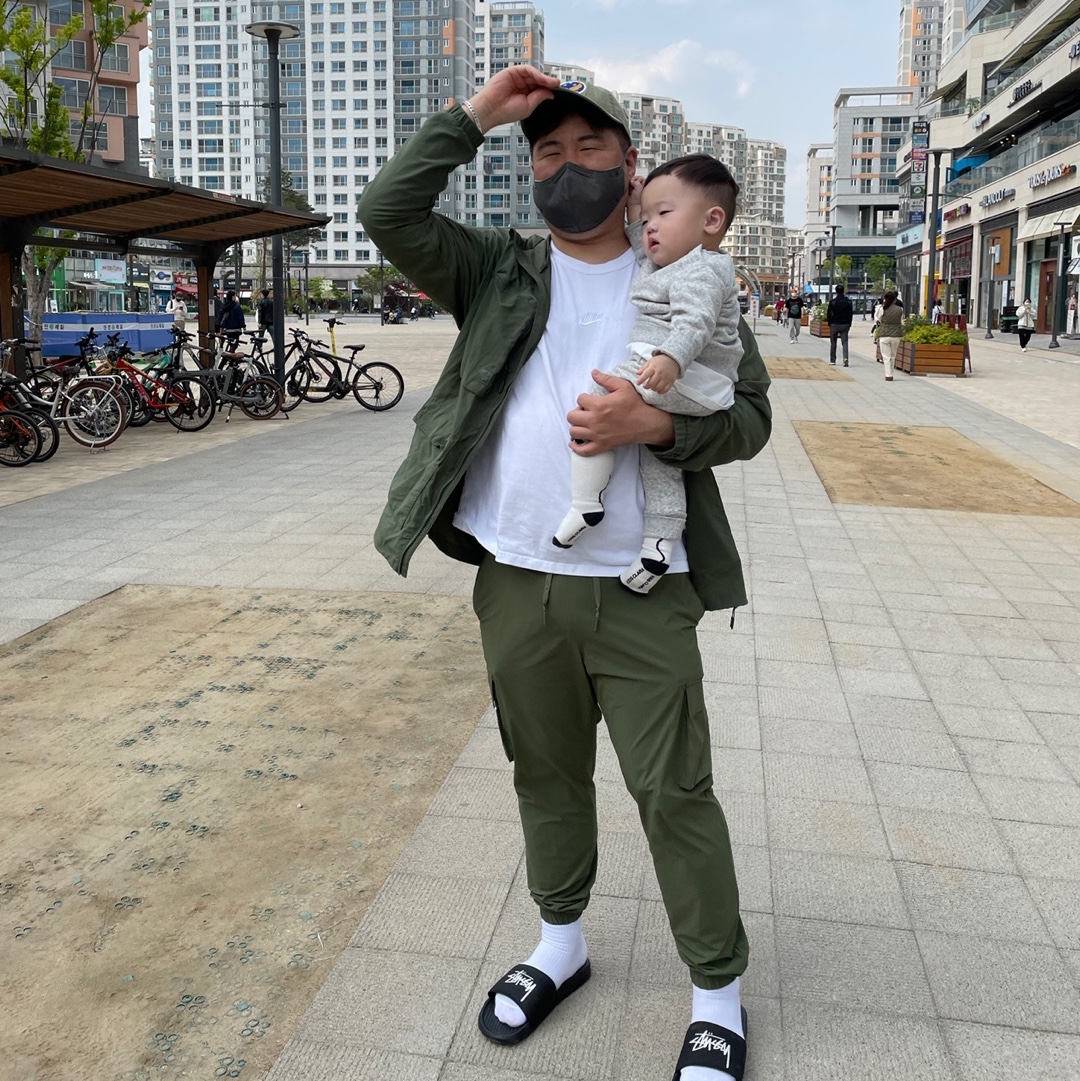 Nike x Stussy Benassi Slide Black 착용 스타일 - 1