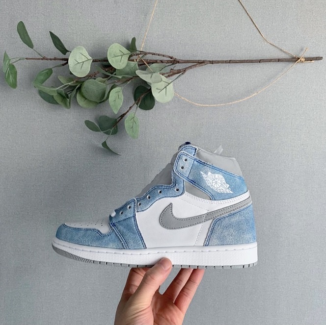 Jordan 1 Retro High OG Hyper Royal 착용 스타일 - 1