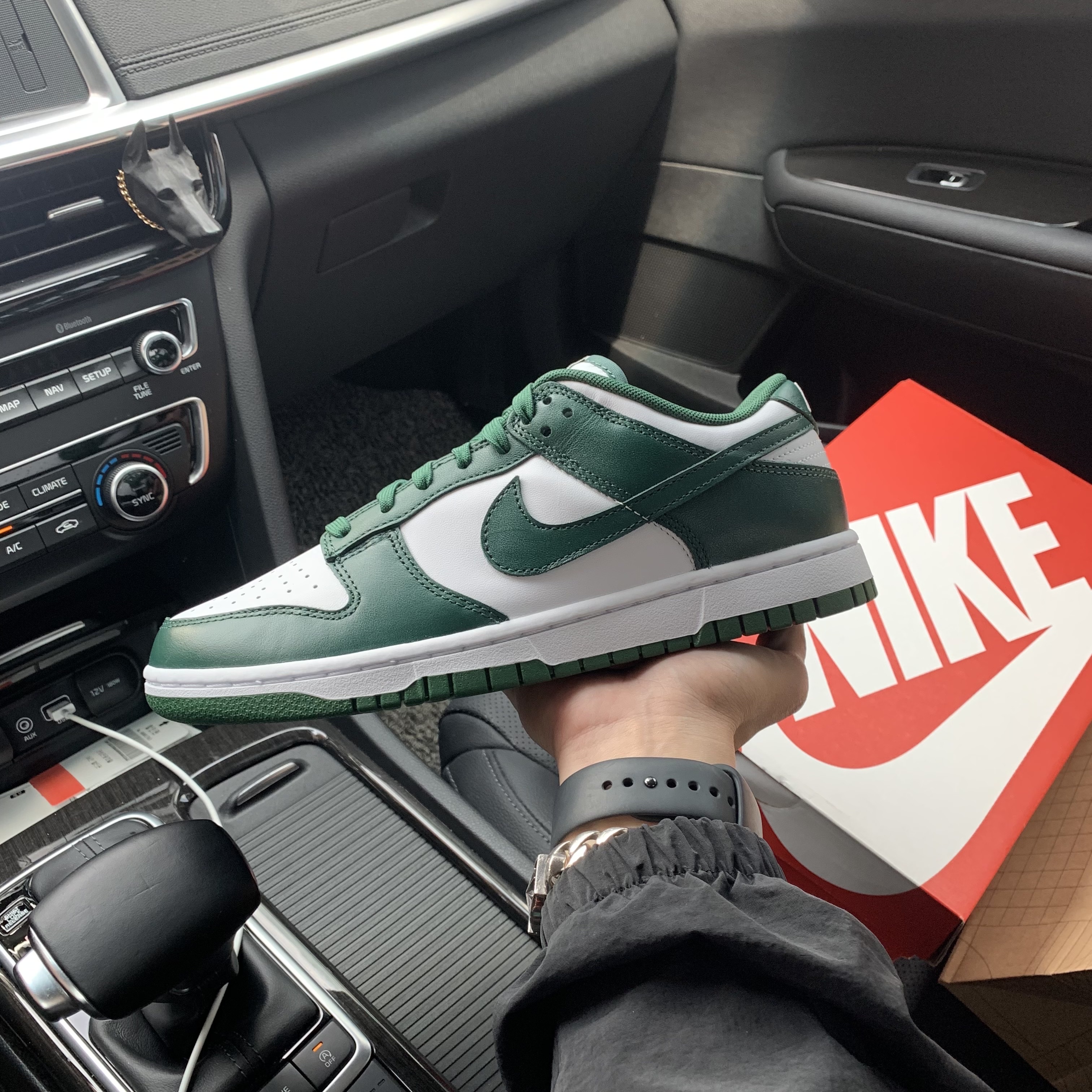 Nike Dunk Low Retro Varsity Green 착용 스타일