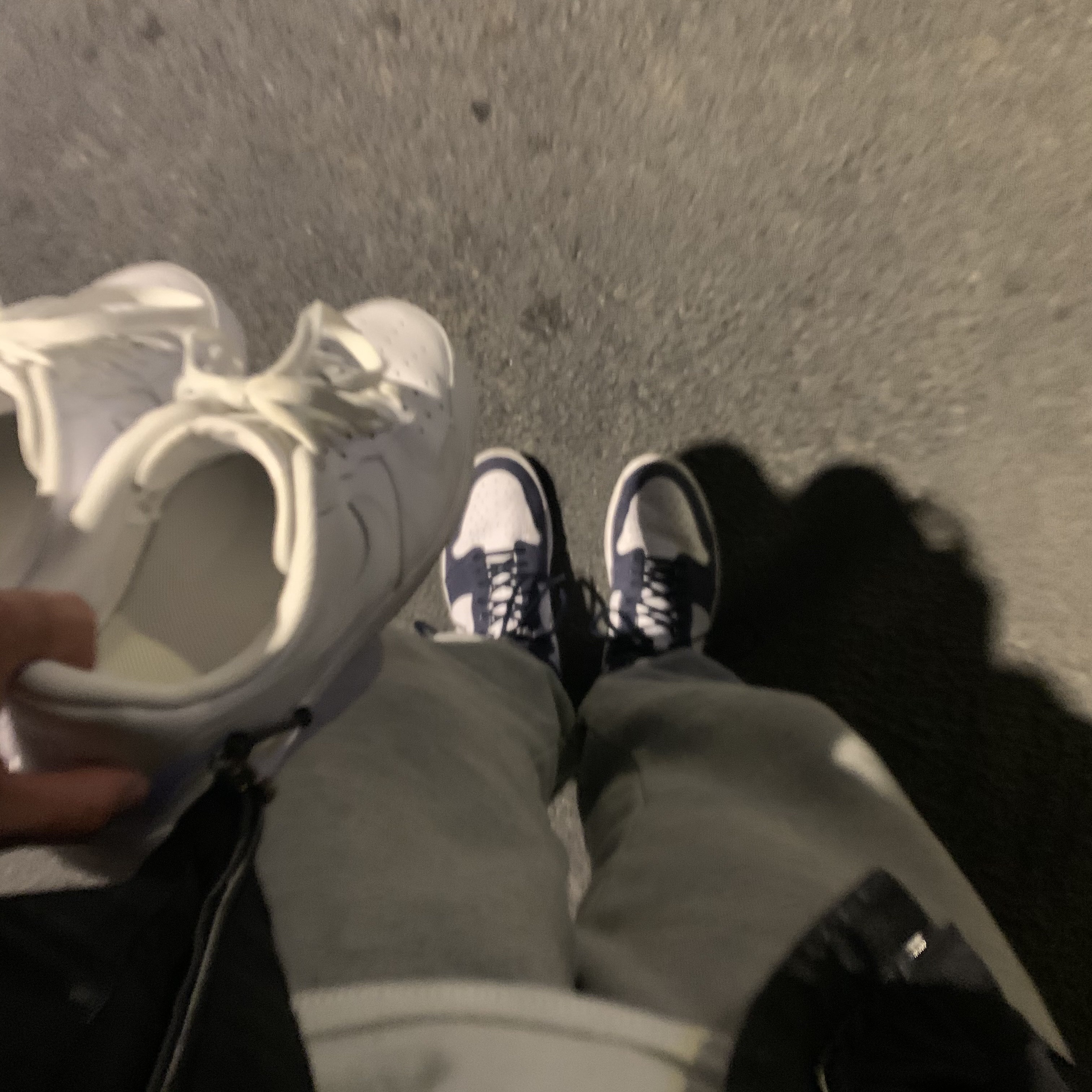 Jordan 1 Retro High OG CO.JP Midnight Navy, Nike Air Force 1 '07 Low White 착용 스타일 - 2