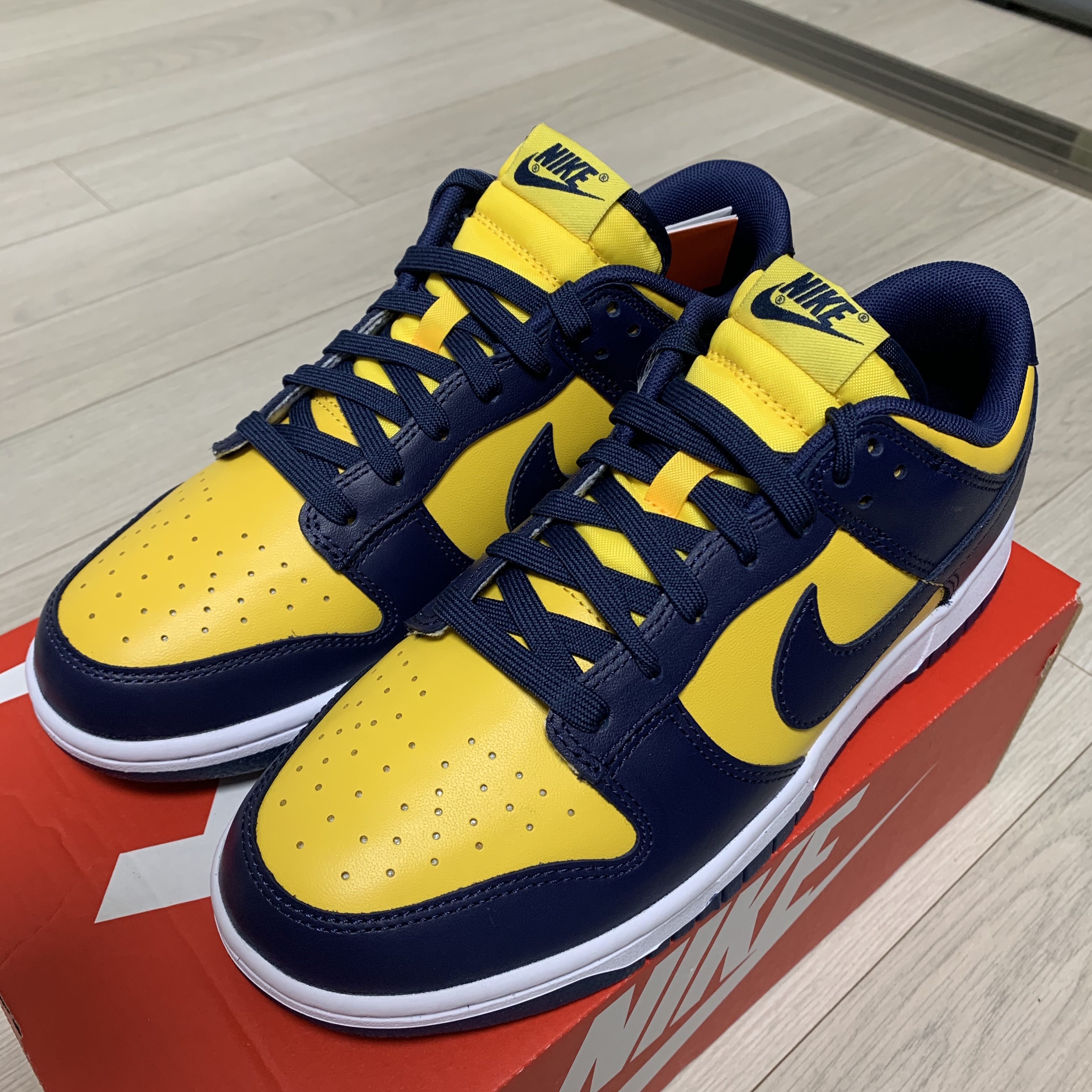 Nike Dunk Low Retro Varsity Maize 착용 스타일