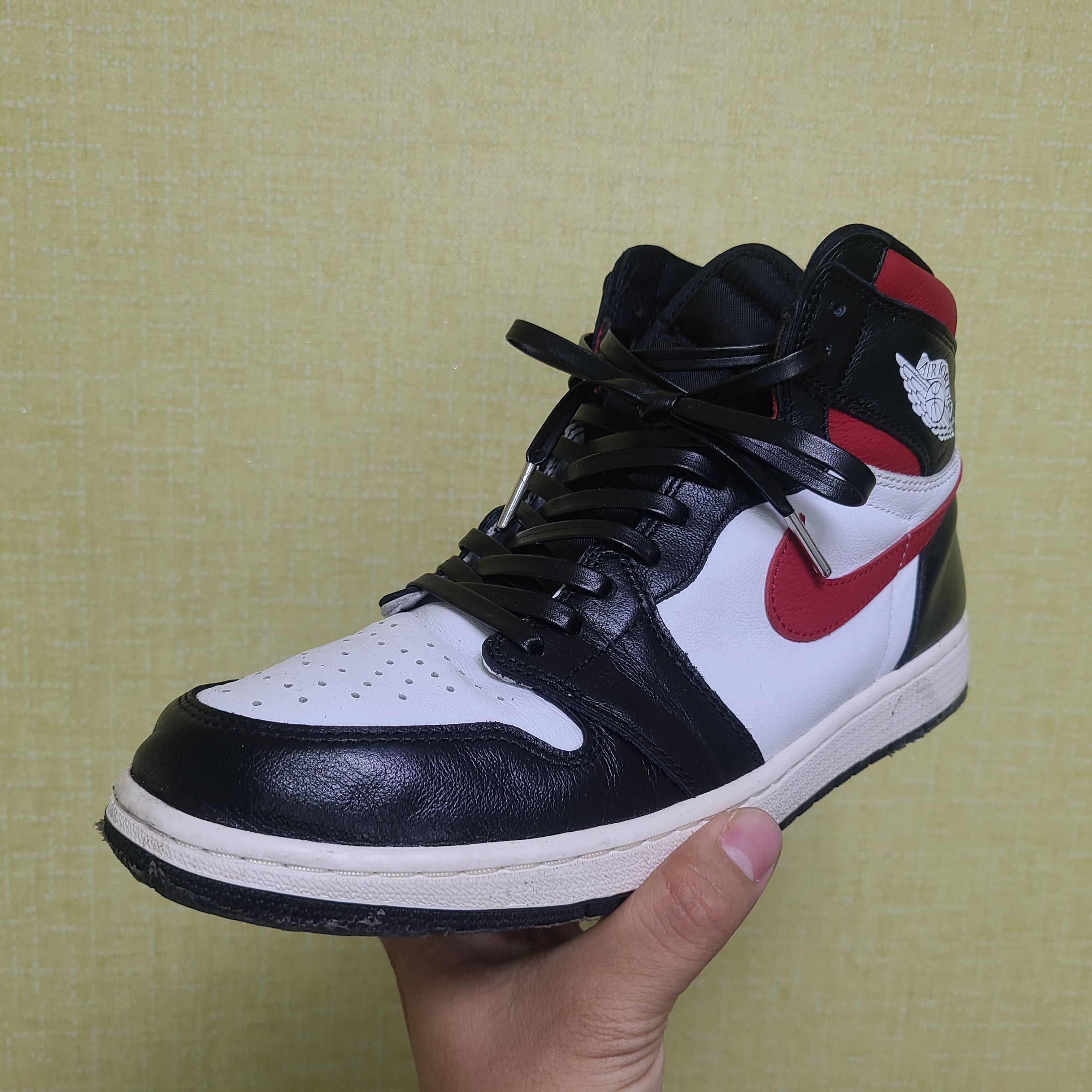 Jordan 1 Mid Gym Red Black White, Jordan 1 Retro High OG Gym Red 착용 스타일 - 2