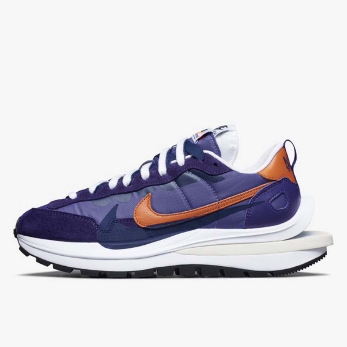 Nike x Sacai VaporWaffle Dark Iris 착용 스타일 - 2