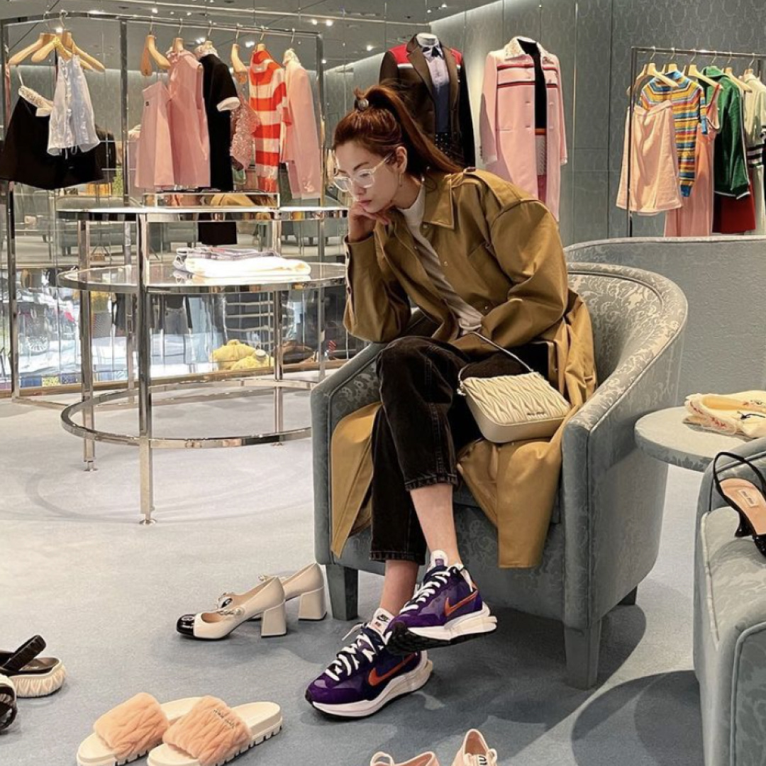 Nike x Sacai VaporWaffle Dark Iris 착용 스타일 - 3