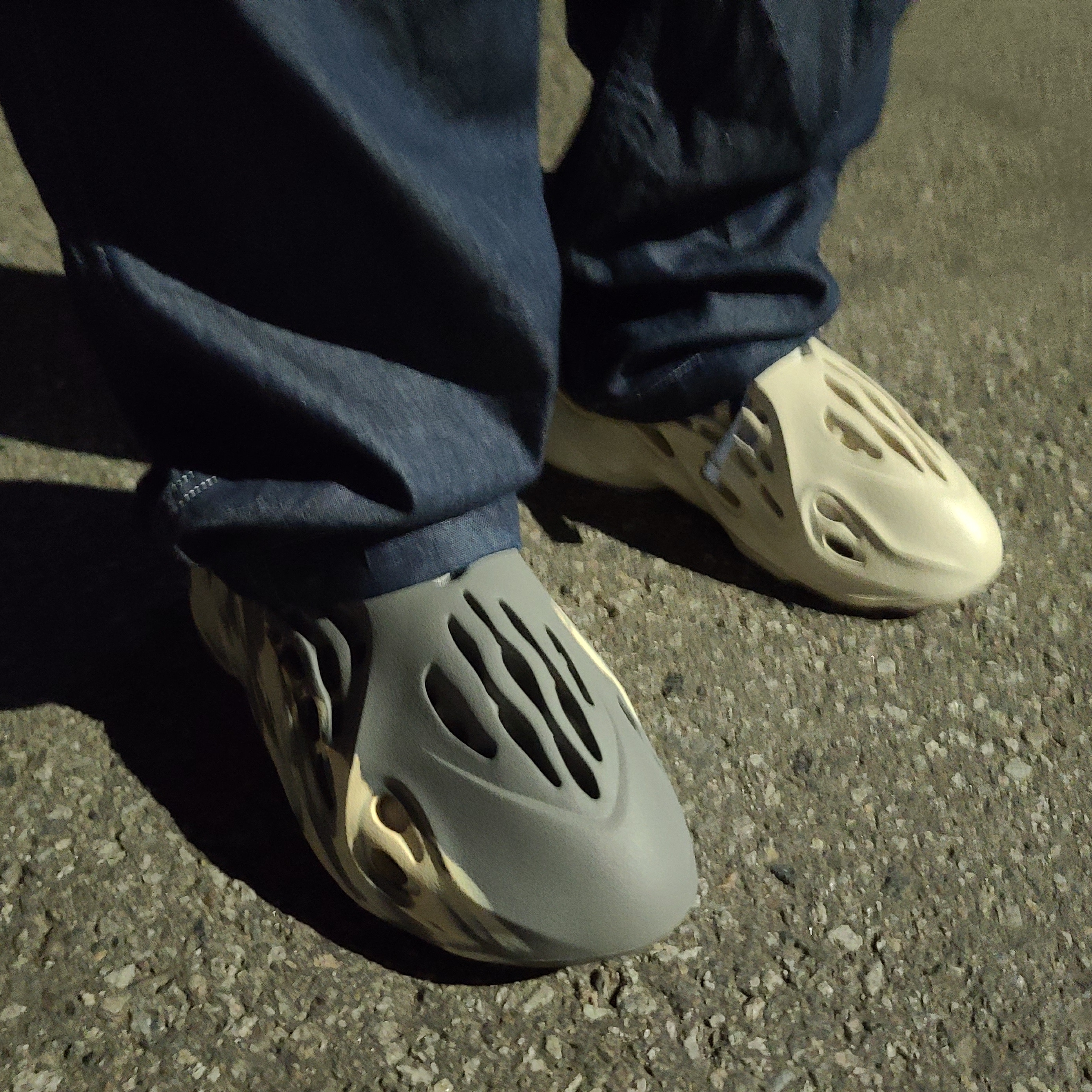 Adidas Yeezy Foam RNNR MXT Moon Gray, Adidas Yeezy Foam RNNR Sand 착용 스타일
