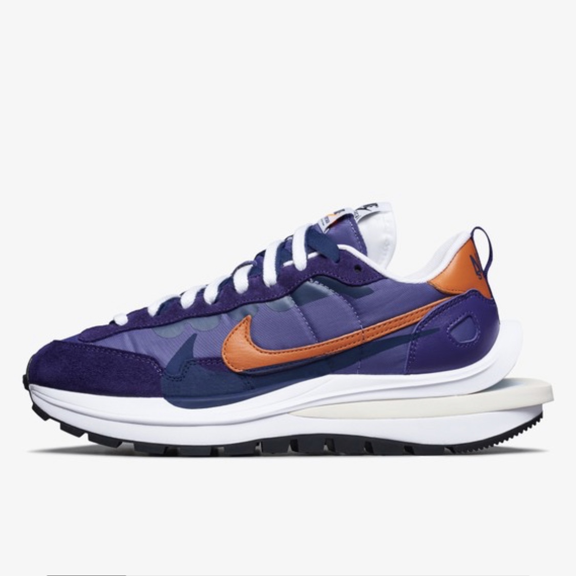 Nike x Sacai VaporWaffle Dark Iris 착용 스타일 - 2