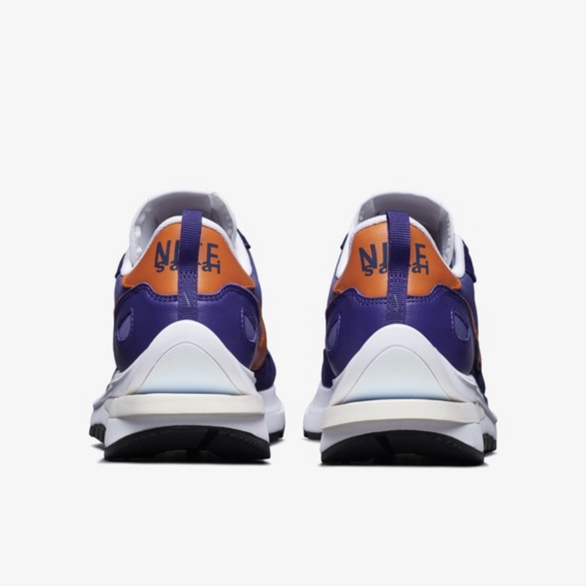 Nike x Sacai VaporWaffle Dark Iris 착용 스타일 - 5