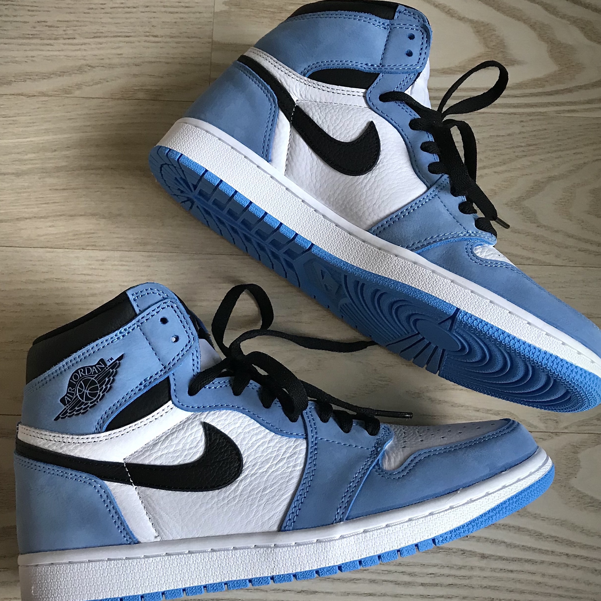 Jordan 1 Retro High OG University Blue 착용 스타일