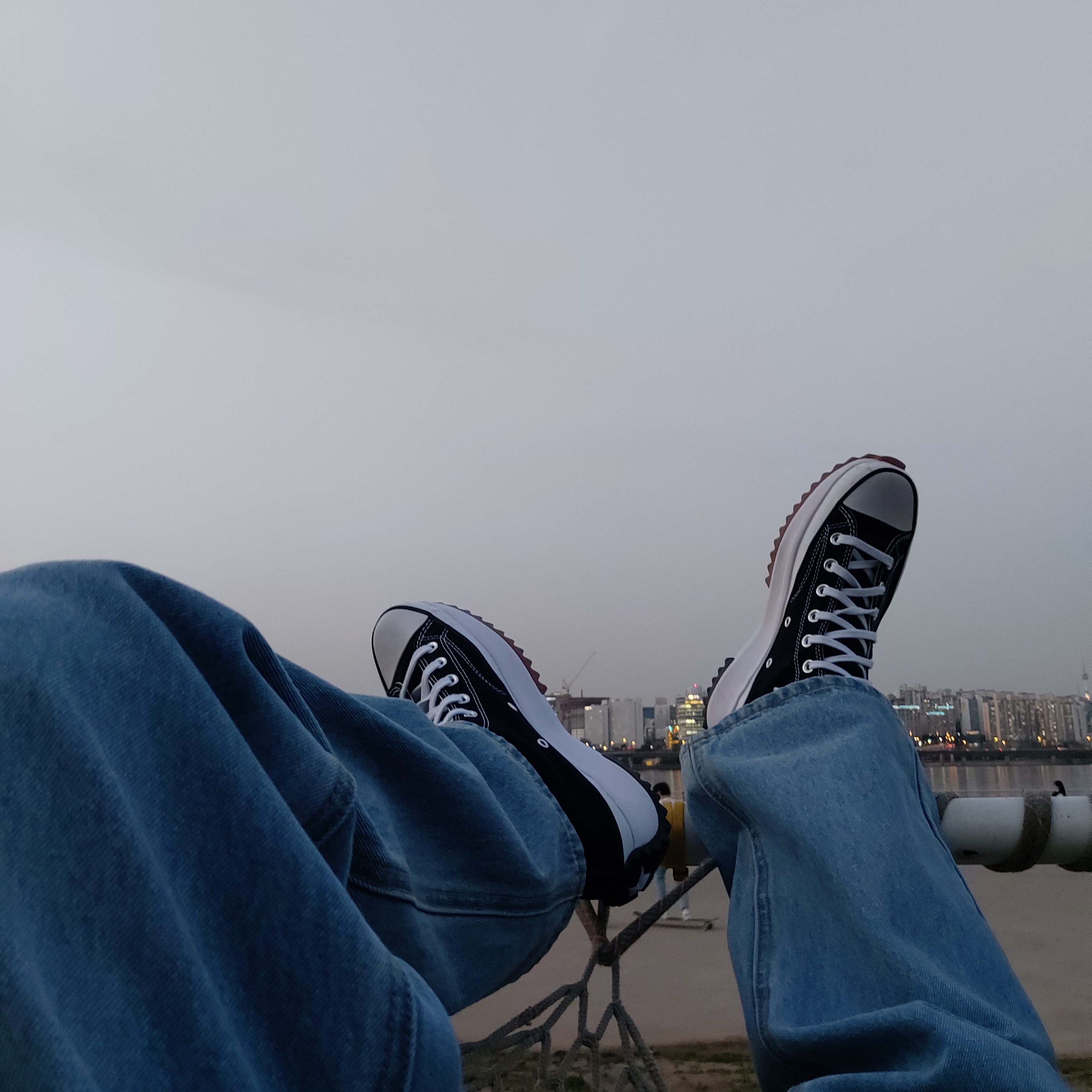 Converse Run Star Hike Hi Black White Gum 착용 스타일