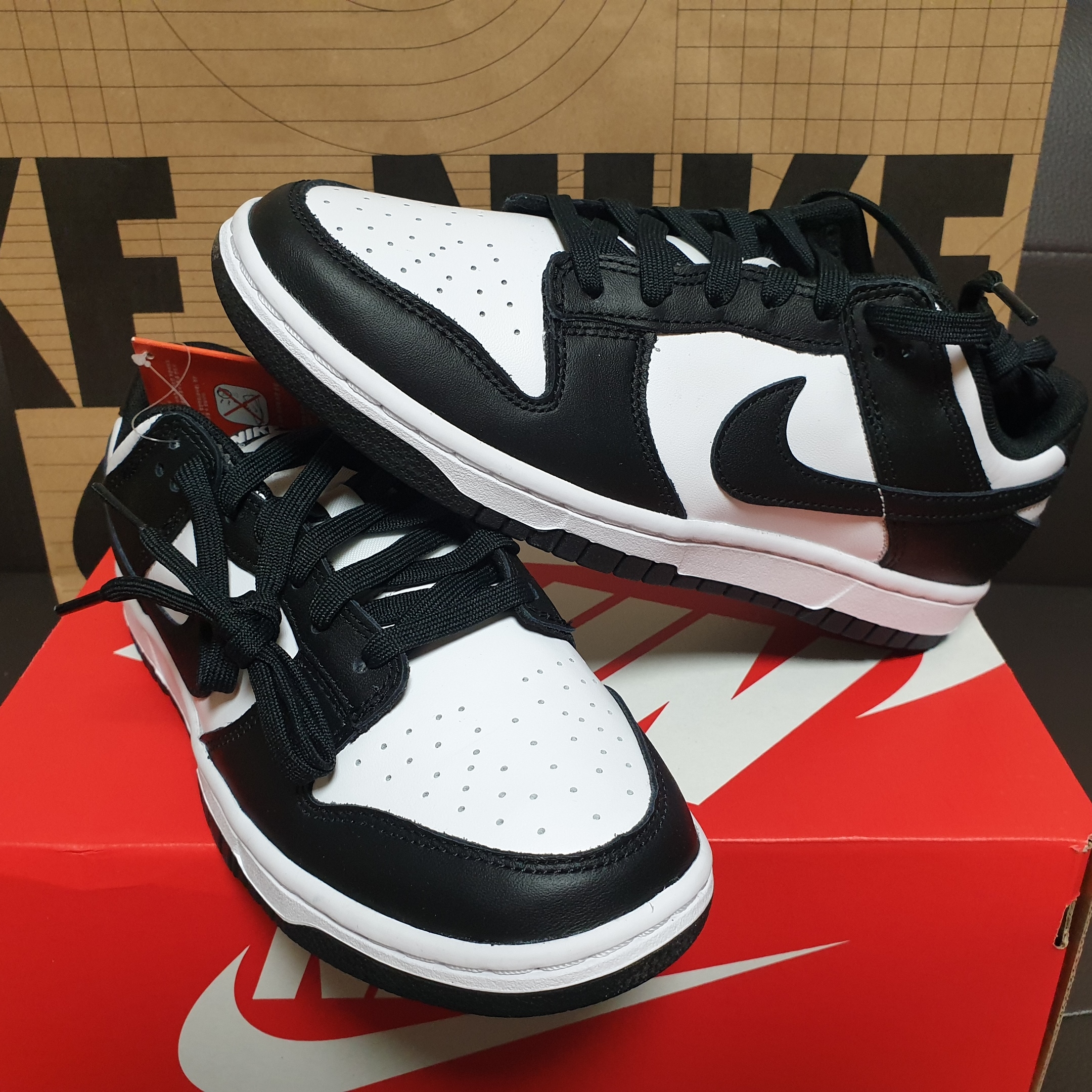 Nike Dunk Low Retro Black, Nike Dunk Low Retro Varsity Green 착용 스타일 - 1
