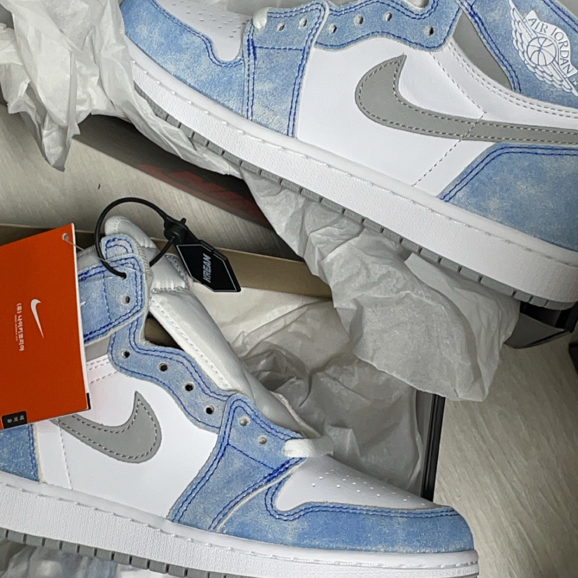 Jordan 1 Retro High OG Hyper Royal 착용 스타일
