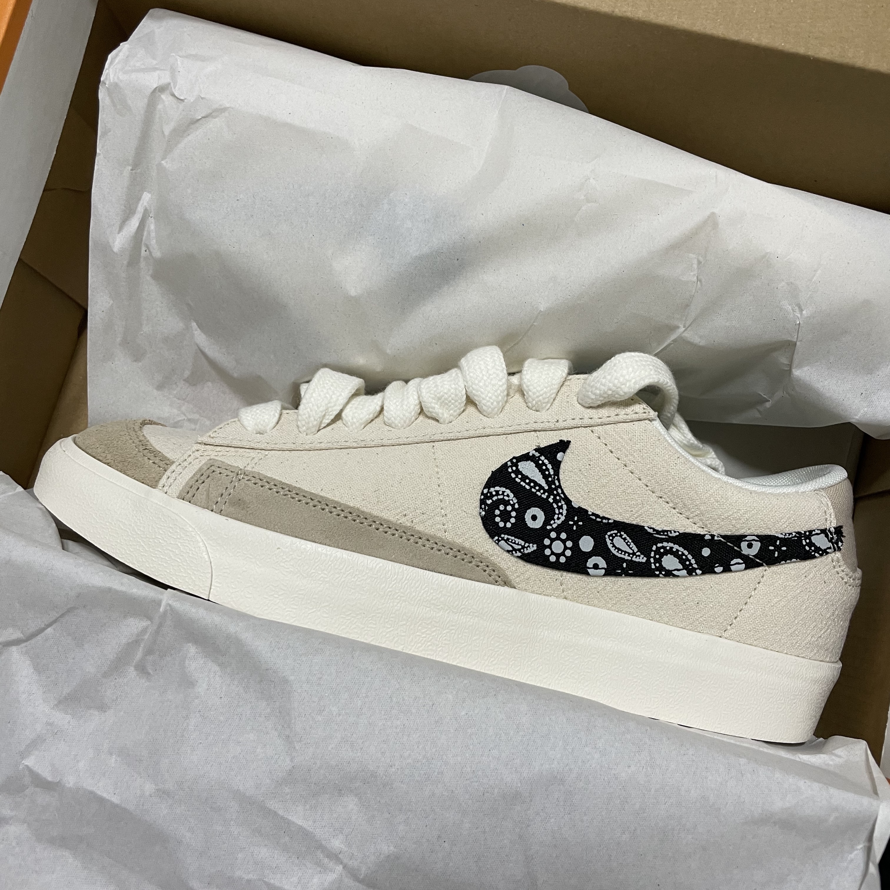 Nike Blazer Low '77 Vintage Paisley Swoosh 착용 스타일