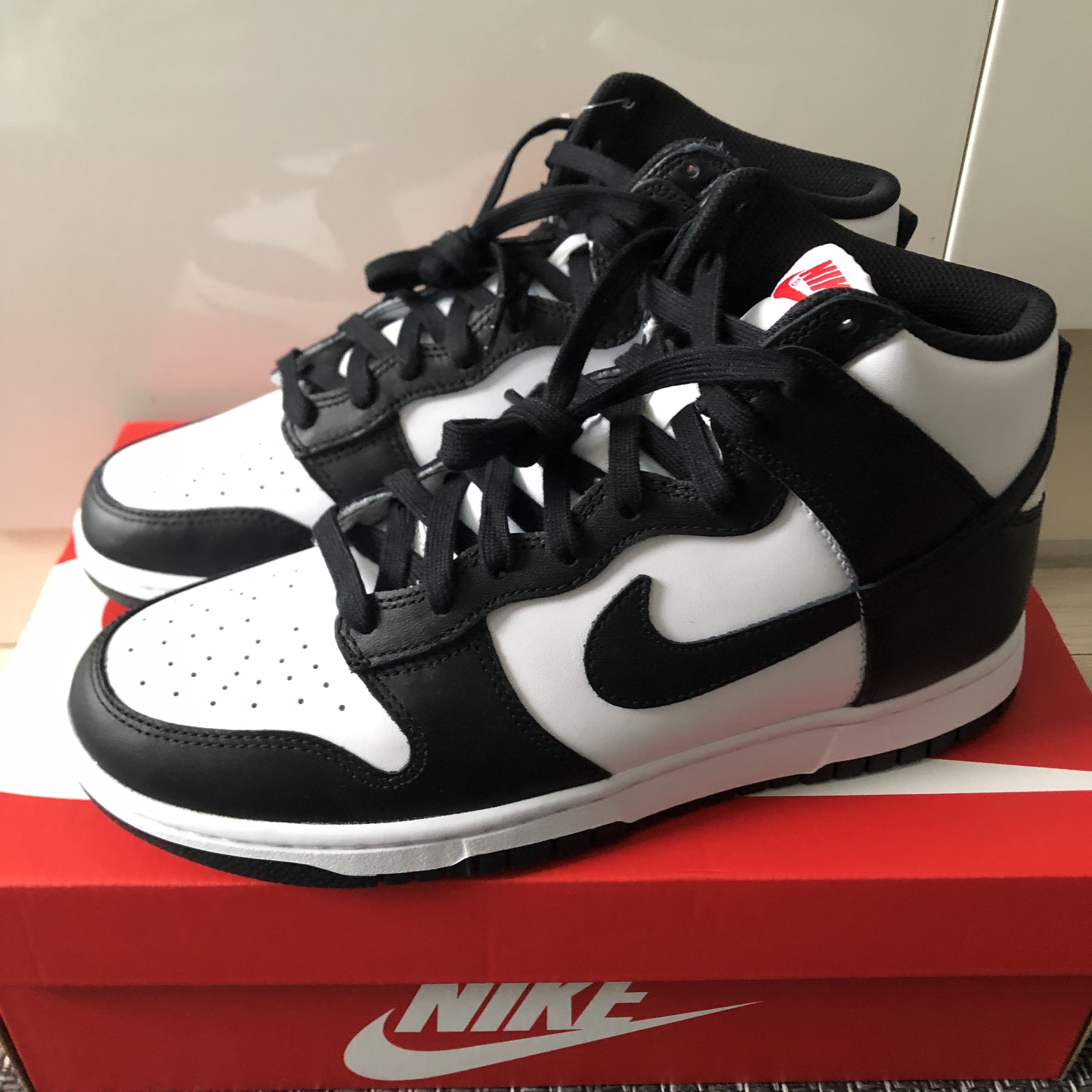 Nike Dunk High Retro Black and White 착용 스타일 - 1