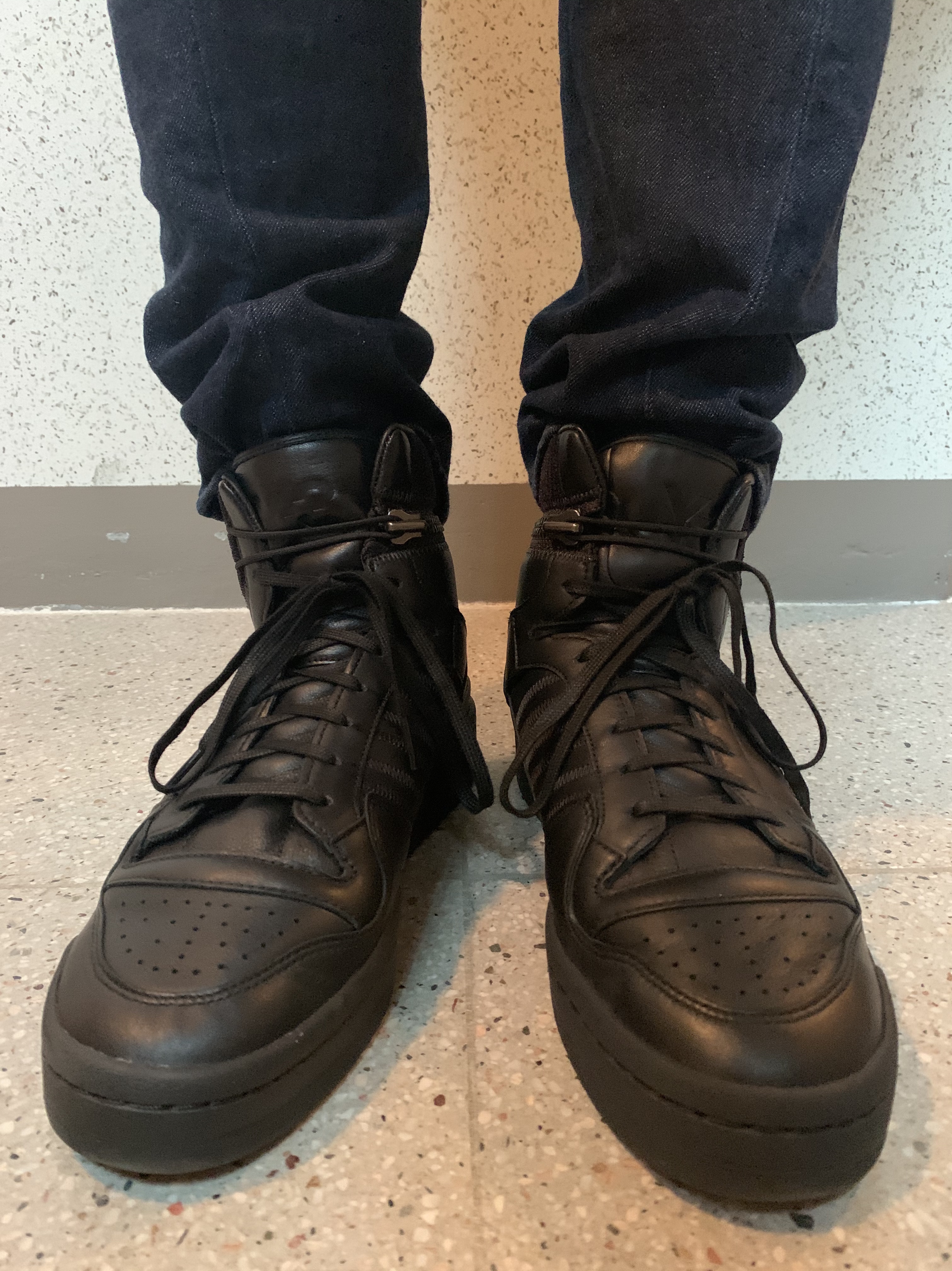 Y-3 Forum Hi OG Triple Black 착용 스타일