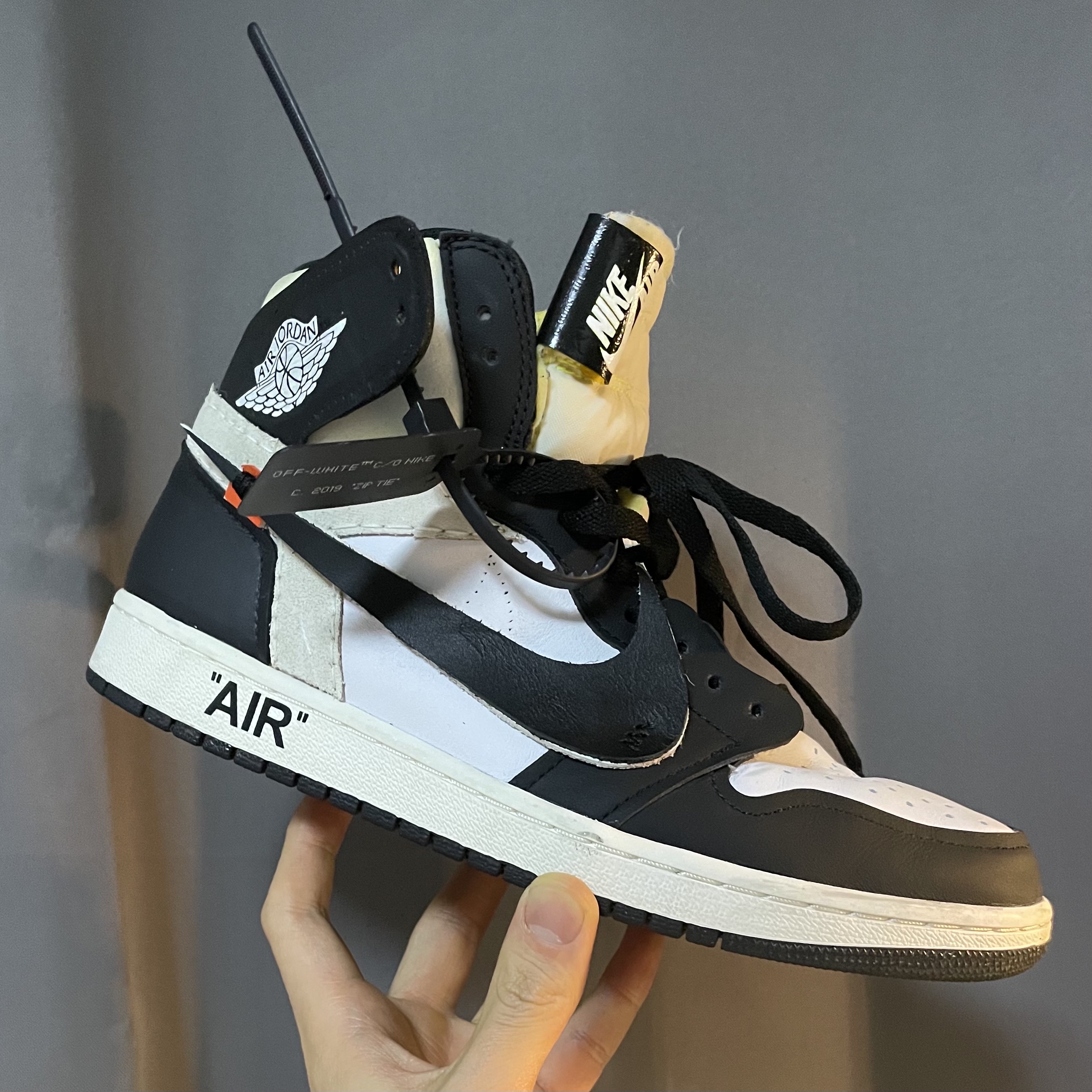 Jordan 1 Retro High OG Volt Gold 착용 스타일 - 2