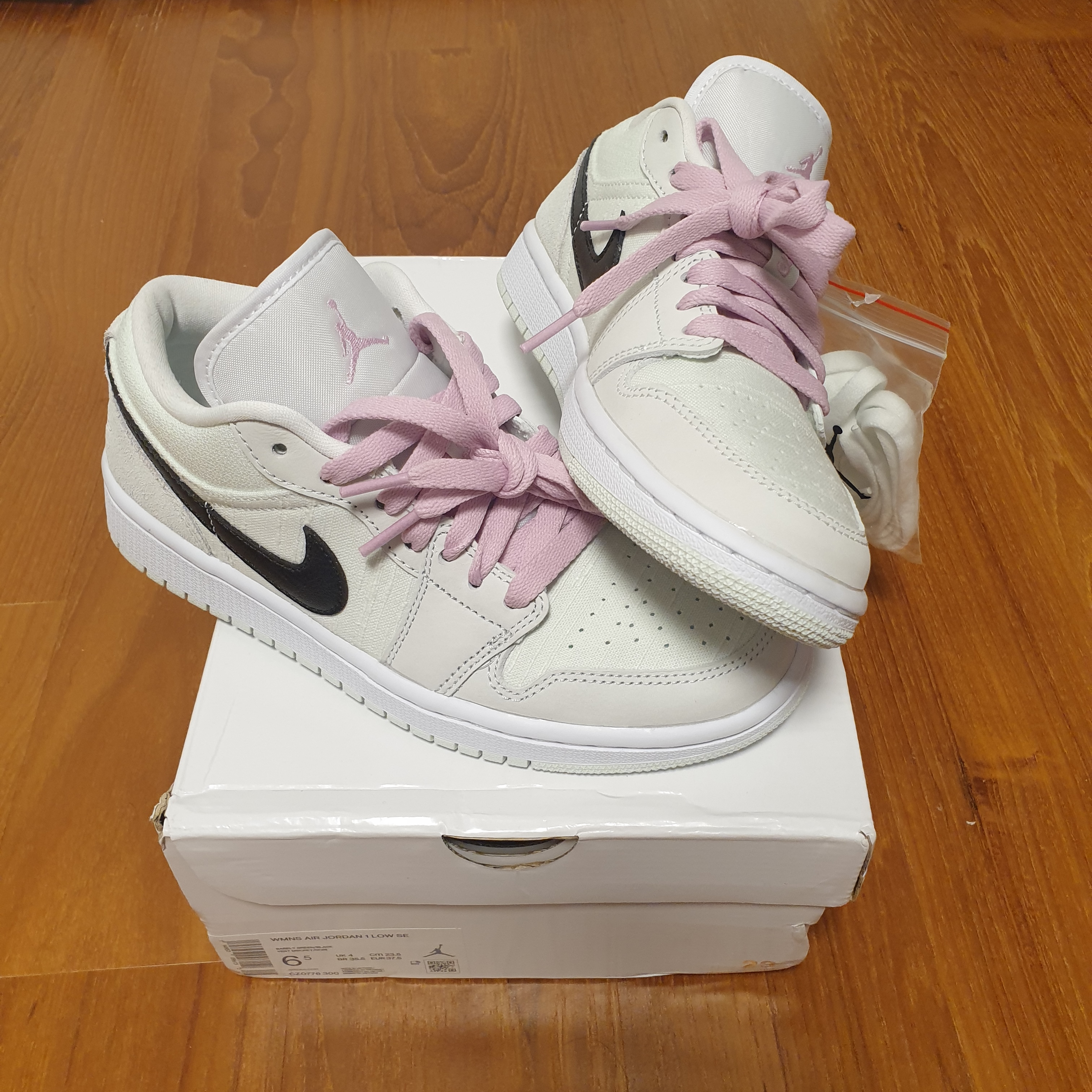 (W) Jordan 1 Low SE Barely Green 착용 스타일 - 4