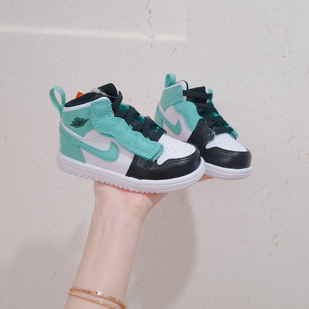 Jordan 1 Mid Tropical Twist 착용 스타일 - 1