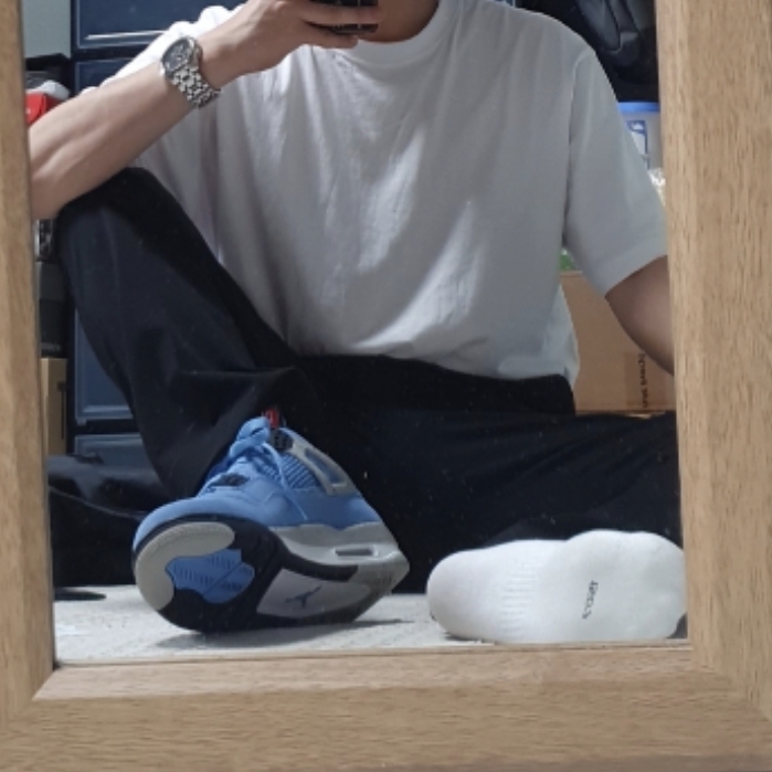 Jordan 4 Retro University Blue 착용 스타일