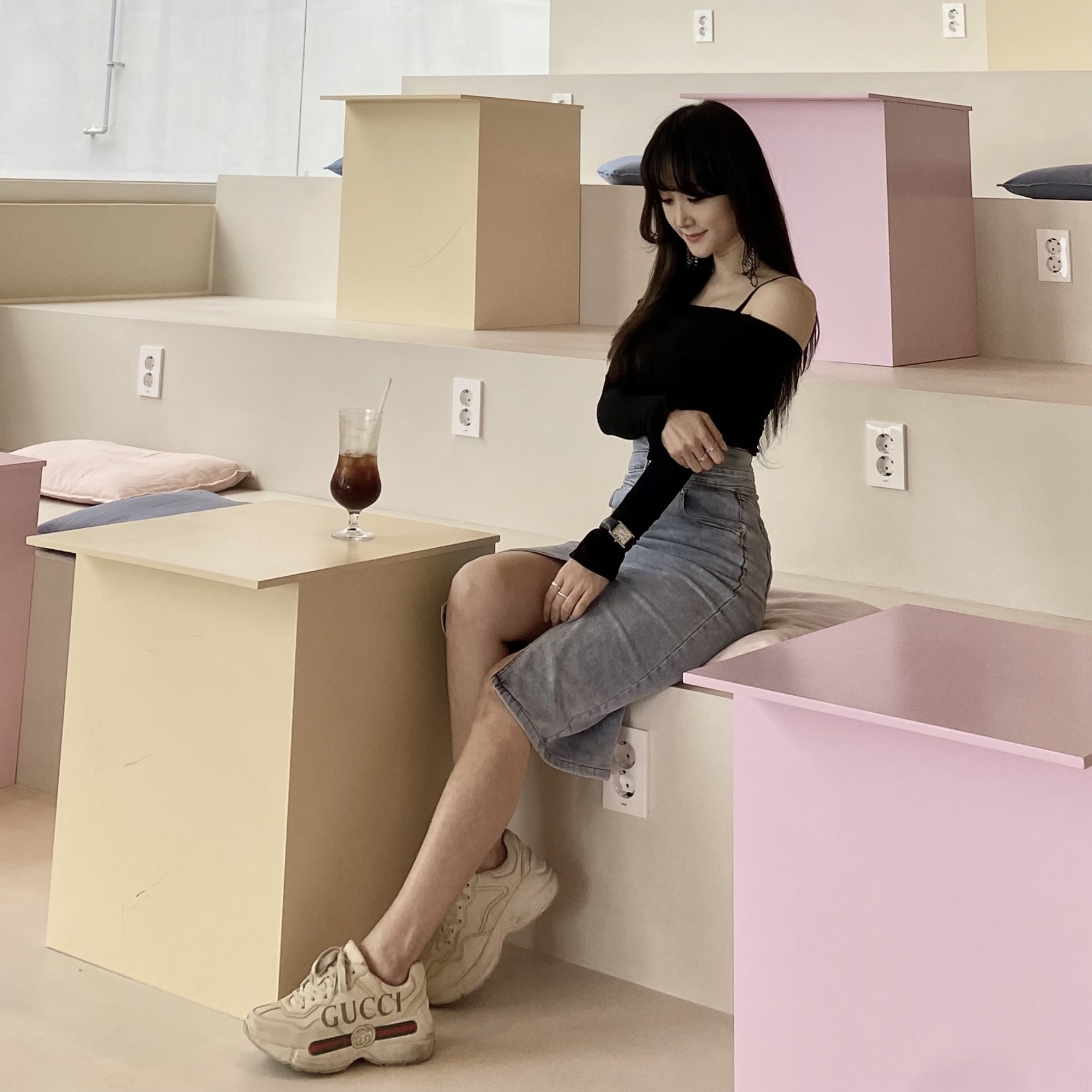 Gucci Rhyton Leather Sneakers Logo 착용 스타일 - 1